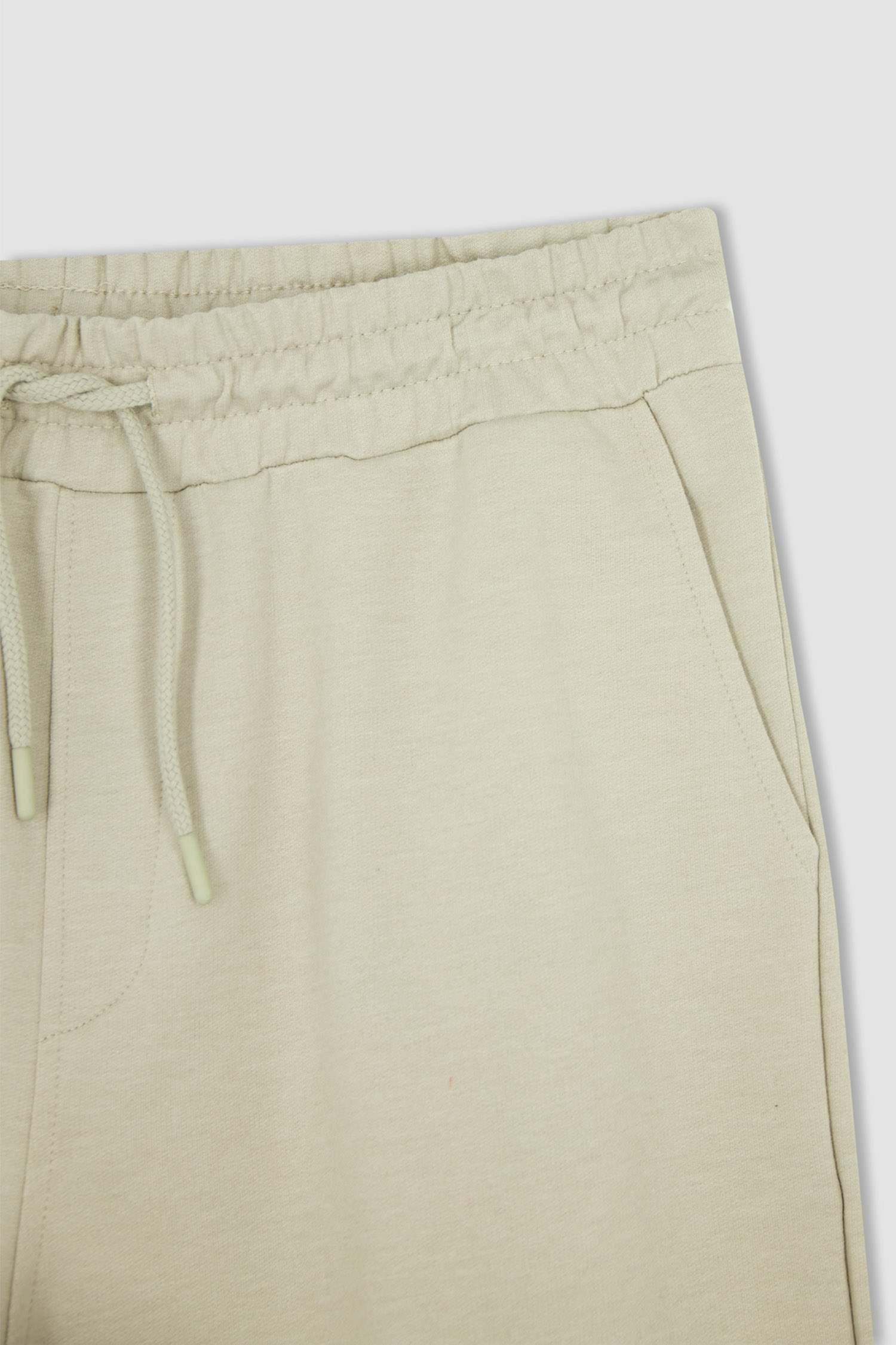Slim Fit Cep Detaylı İnce Kumaş Şort