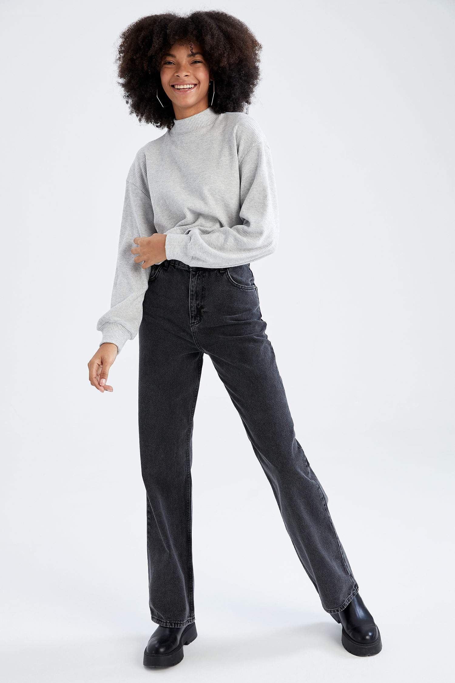 Loose Fit Yarım Balıkçı Yaka Yumuşak Fitilli Uzun Kollu Tişört