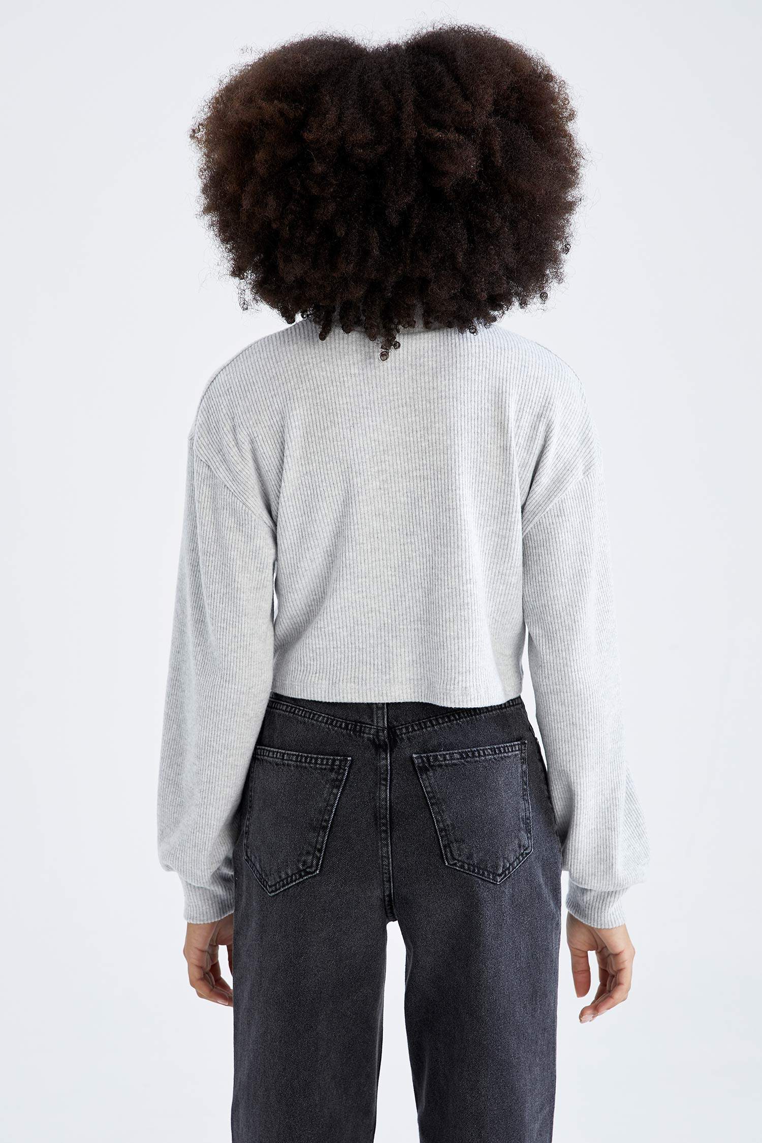 Loose Fit Yarım Balıkçı Yaka Yumuşak Fitilli Uzun Kollu Tişört