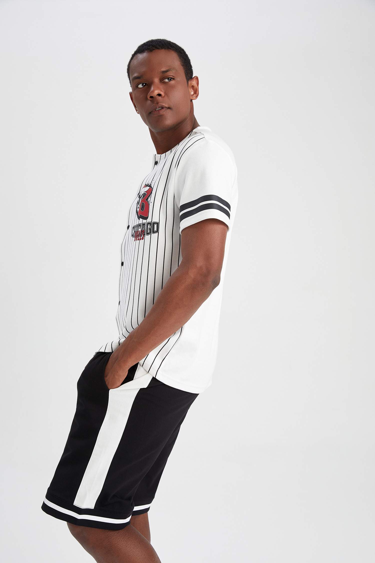 Defacto Fit NBA Chicago Bulls Lisanslı Regular Fit Bisiklet Yaka Tişört