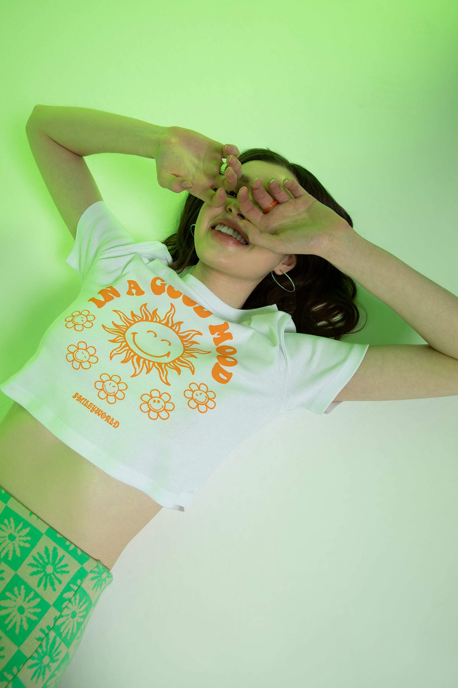 SmileyWorld Lisanslı Slim Fit Bisiklet Yaka Kısa Kollu Crop Tişört