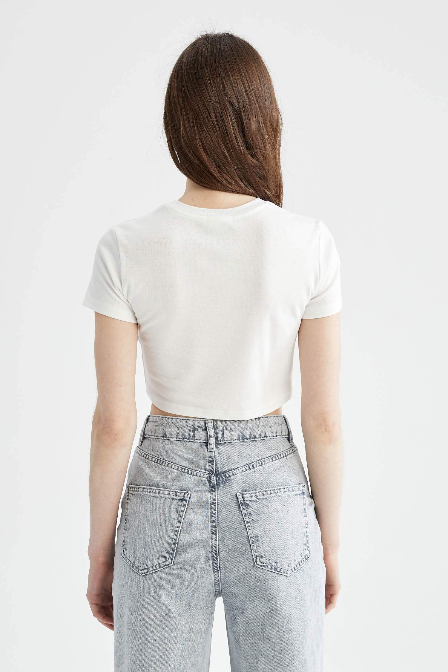 SmileyWorld Lisanslı Slim Fit Bisiklet Yaka Kısa Kollu Crop Tişört
