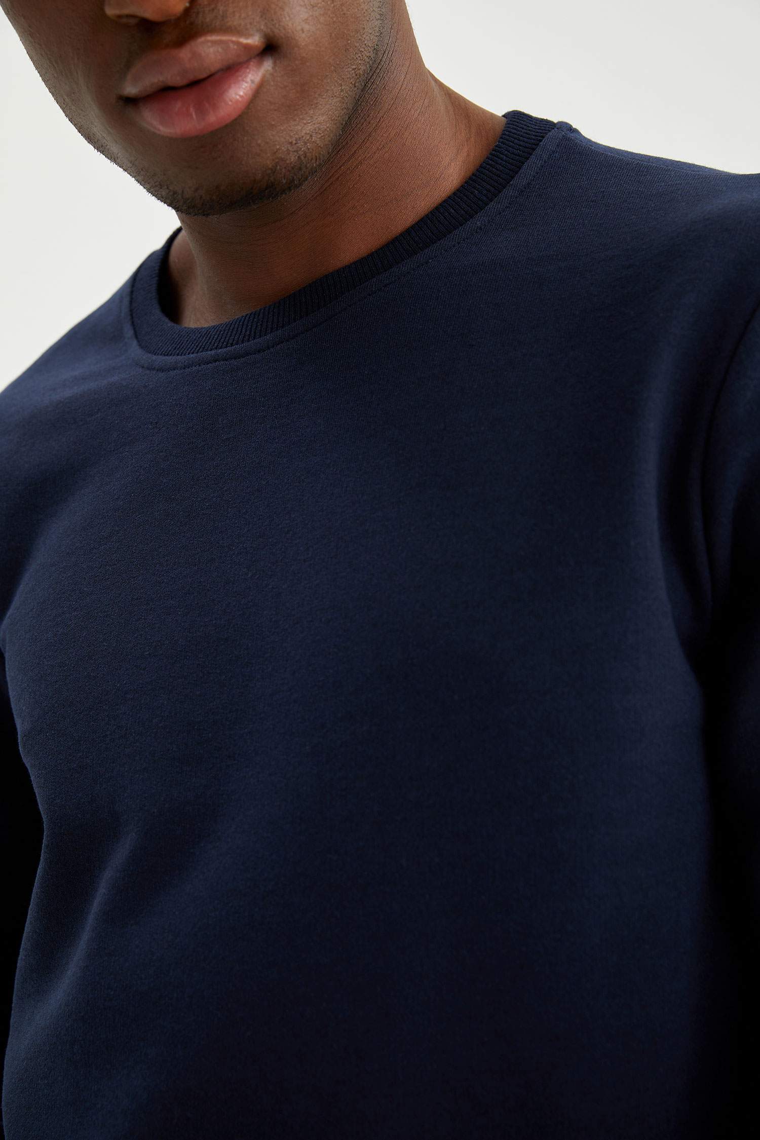 Regular Fit Bisiklet Yaka Basic Sweatshirt