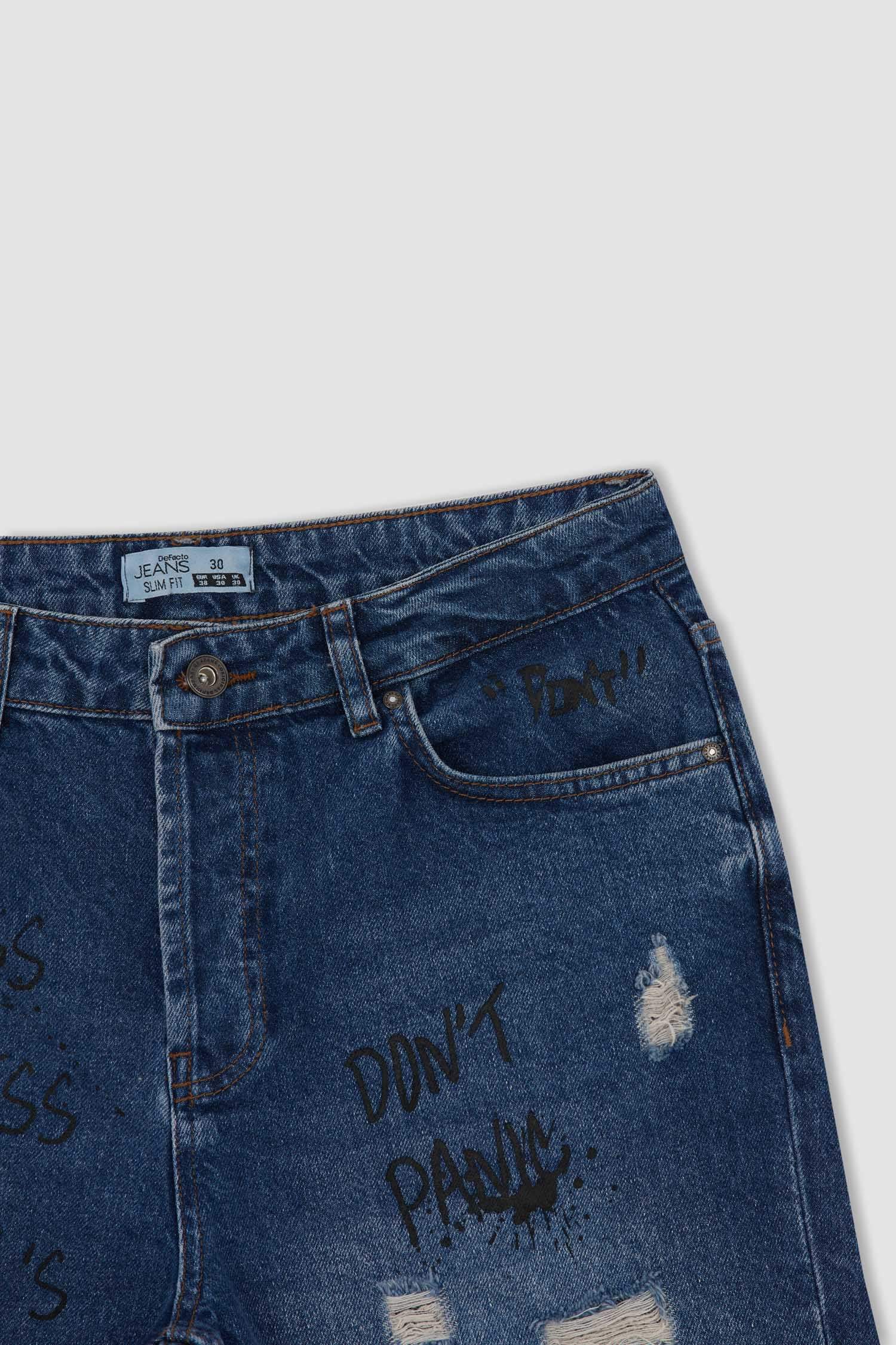 Defacto Slim Fit Yırtık Detaylı Jean Bermuda Şort. 2 Defacto Slim Fit Yırtık Detaylı Jean Bermuda Şort. 2