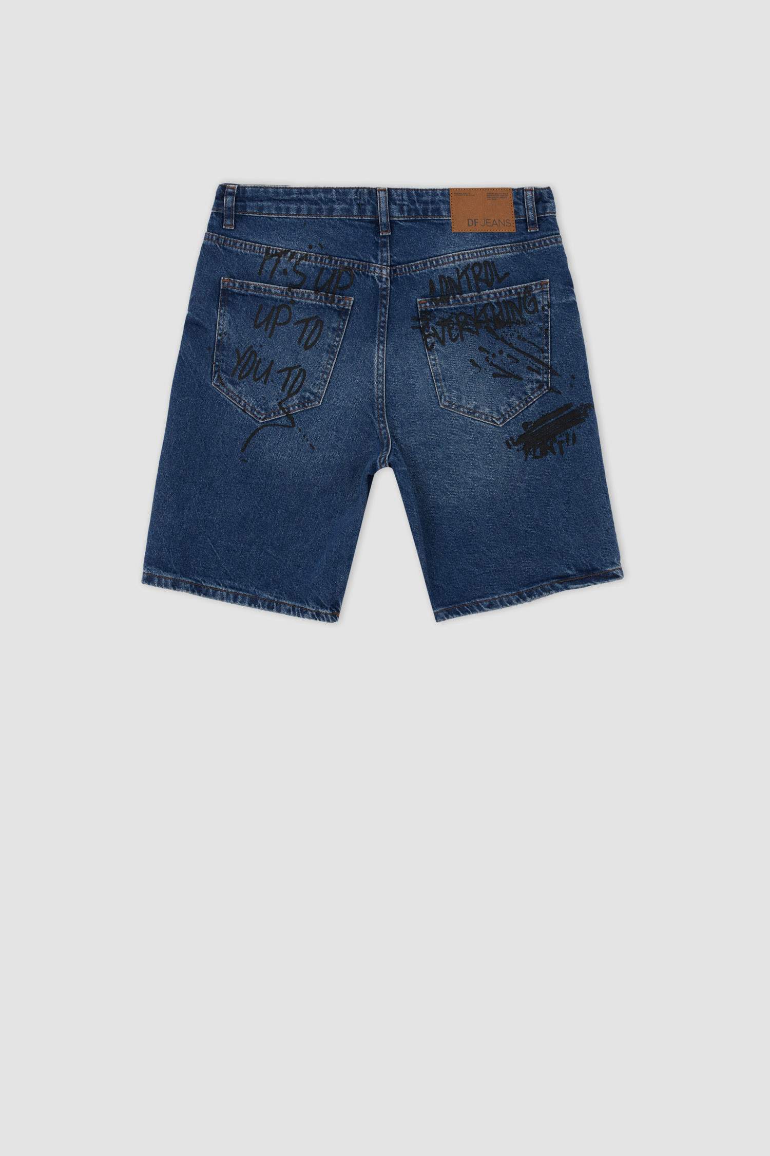 Defacto Slim Fit Yırtık Detaylı Jean Bermuda Şort. 3 Defacto Slim Fit Yırtık Detaylı Jean Bermuda Şort. 3