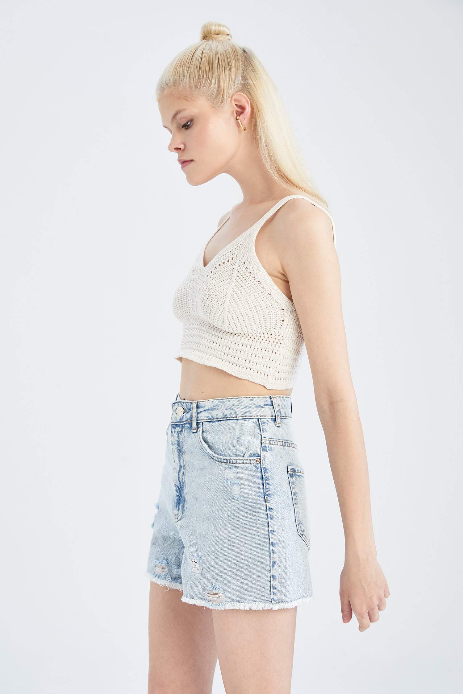 Mom Fit Yırtık Detaylı Jean Şort