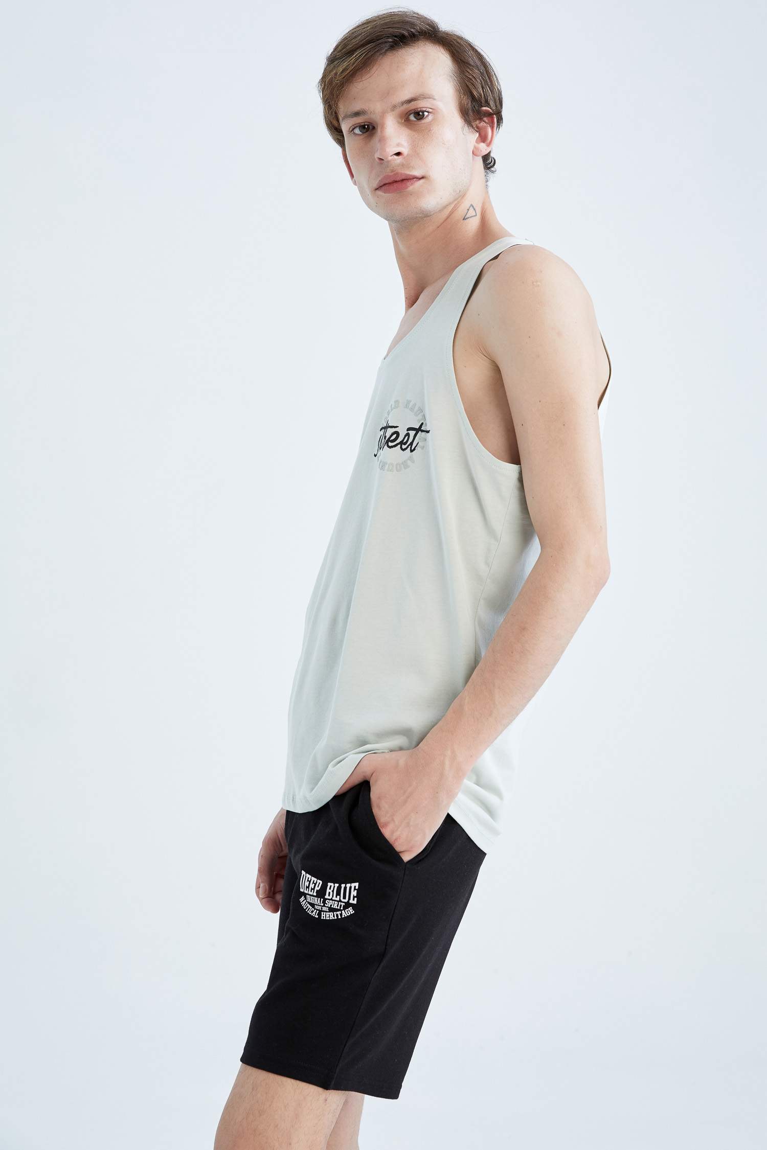 Defacto Slim Fit Bisiklet Yaka Askılı Pamuklu Penye Atlet. 4 Defacto Slim Fit Bisiklet Yaka Askılı Pamuklu Penye Atlet. 4