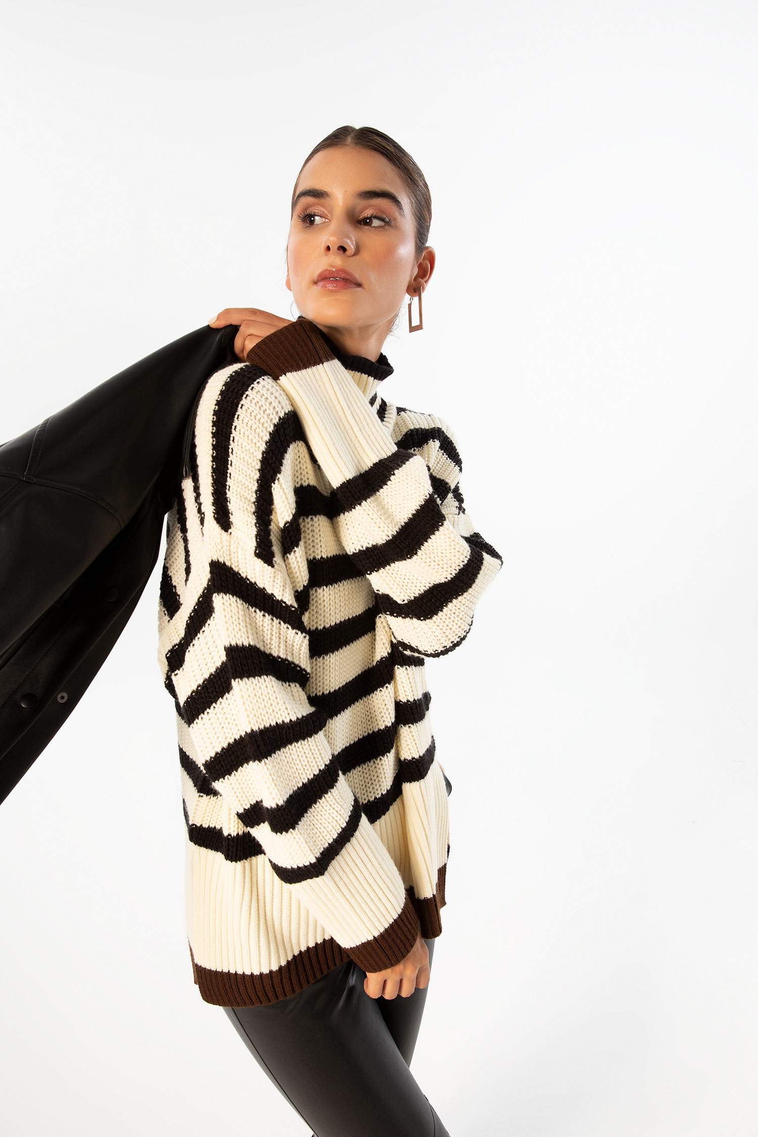 Defacto Oversize Fit Balıkçı Yaka Selanik Kumaş Kazak. 1 Defacto Oversize Fit Balıkçı Yaka Selanik Kumaş Kazak. 1