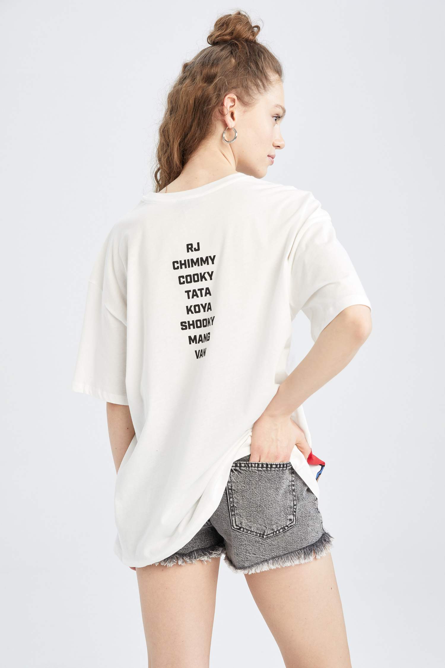 Coool BT21 Lisanslı Oversize Fit Bisiklet Yaka Kısa Kollu Tişört