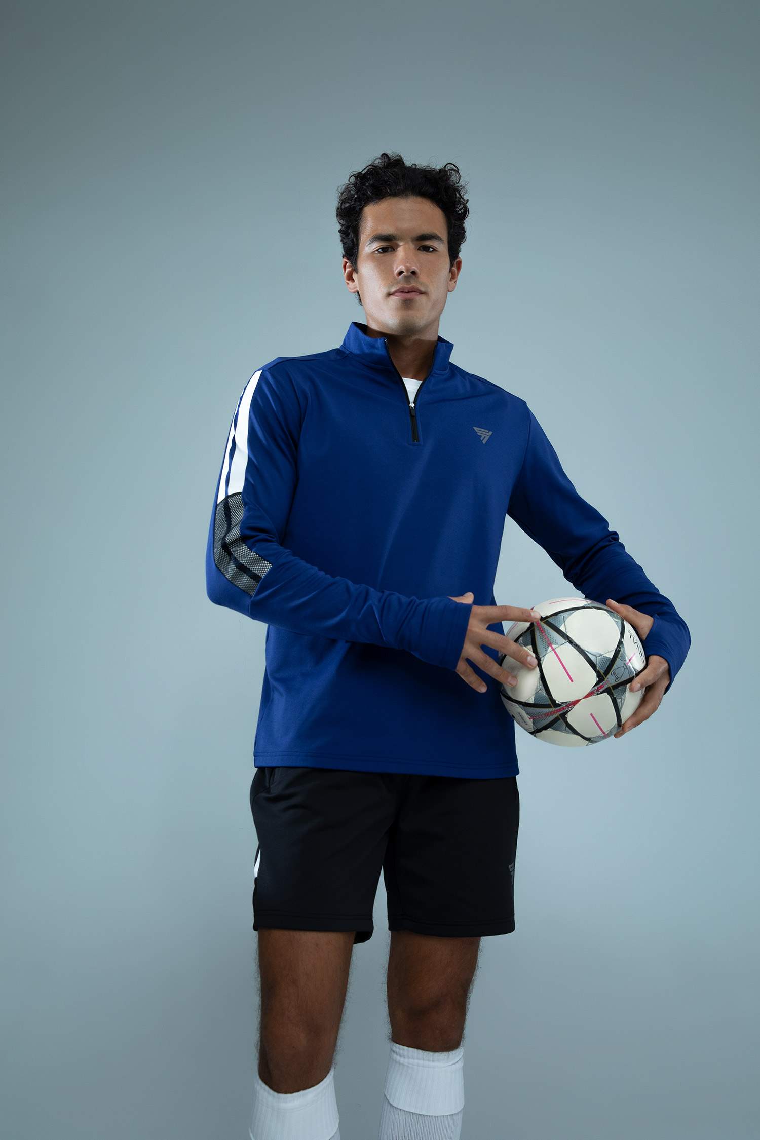 Defacto Fit Slim Fit Dik Yaka Sporcu Sweatshirt. 2 Defacto Fit Slim Fit Dik Yaka Sporcu Sweatshirt. 2