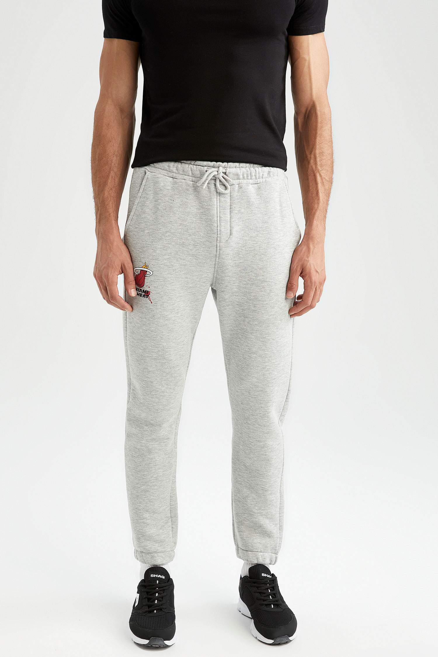 Defacto Fit Slim Fit NBA Miami Heat Jogger Eşofman Altı. 2 Defacto Fit Slim Fit NBA Miami Heat Jogger Eşofman Altı. 2