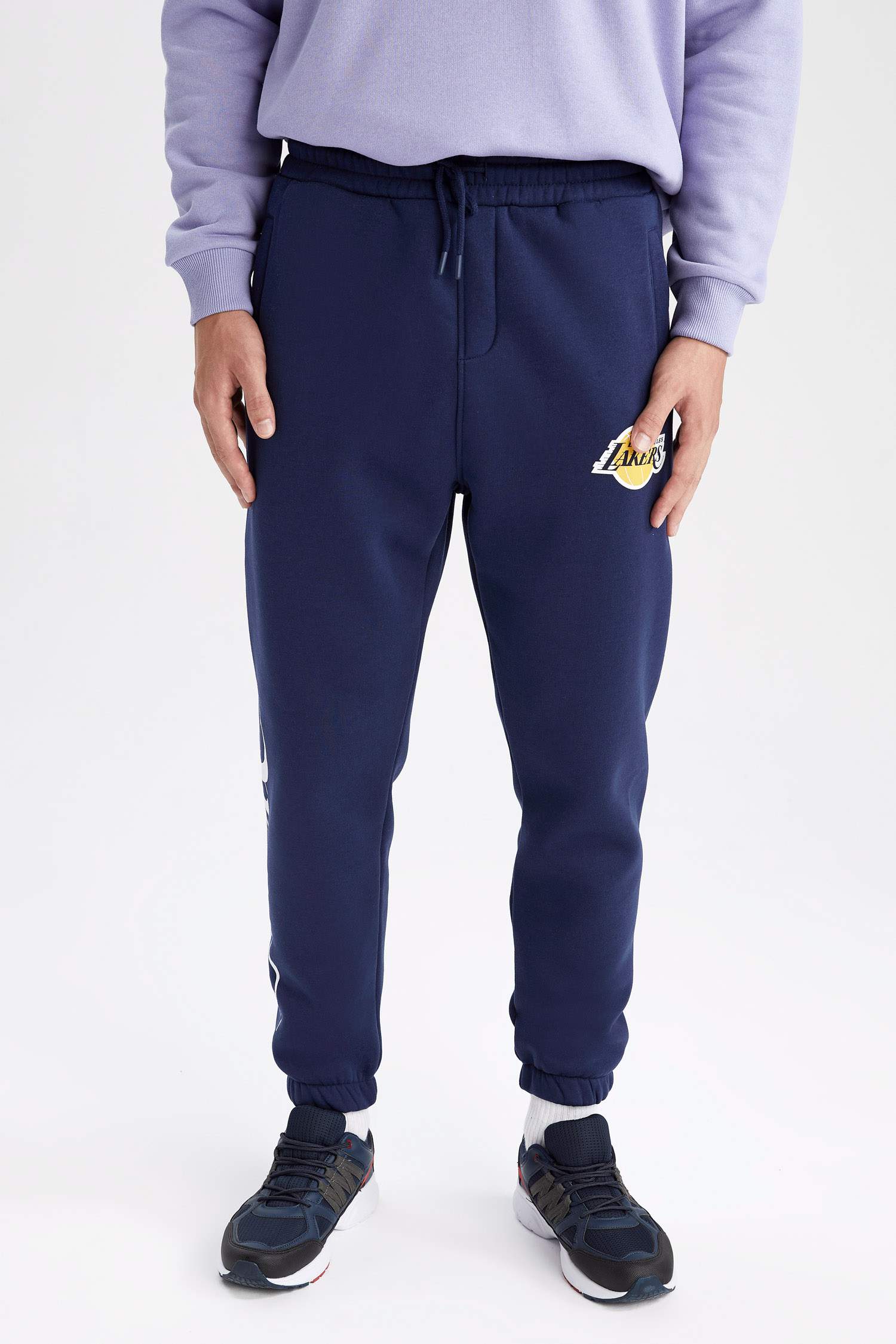 Defacto Fit NBA Los Angeles Lakers Regular Fit Jogger Eşofman Altı. 7 Defacto Fit NBA Los Angeles Lakers Regular Fit Jogger Eşofman Altı. 7