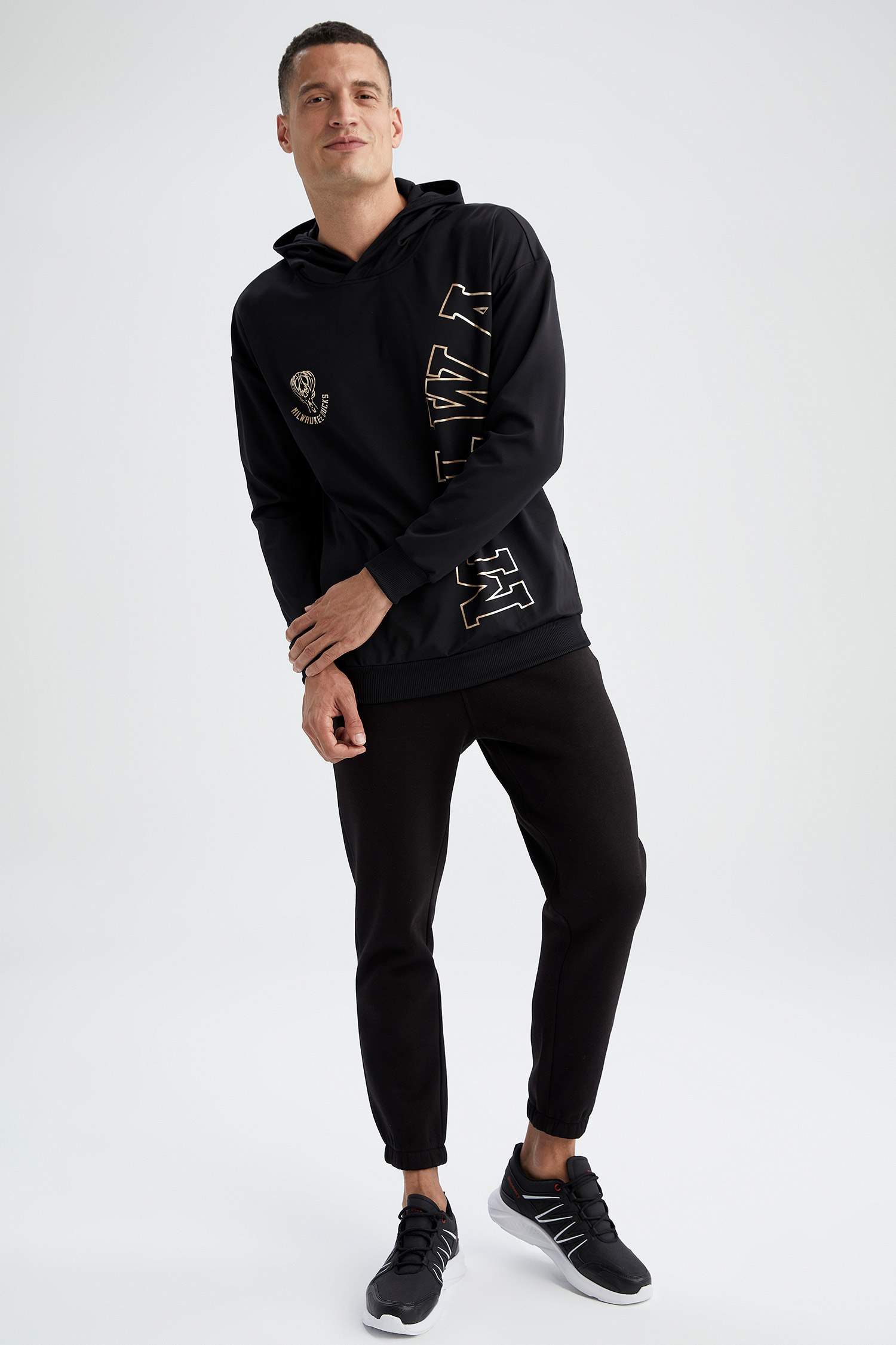 Defacto Fit NBA Milwaukee Bucks Lisanslı Comfort Fit Sweatshirt. 2 Defacto Fit NBA Milwaukee Bucks Lisanslı Comfort Fit Sweatshirt. 2