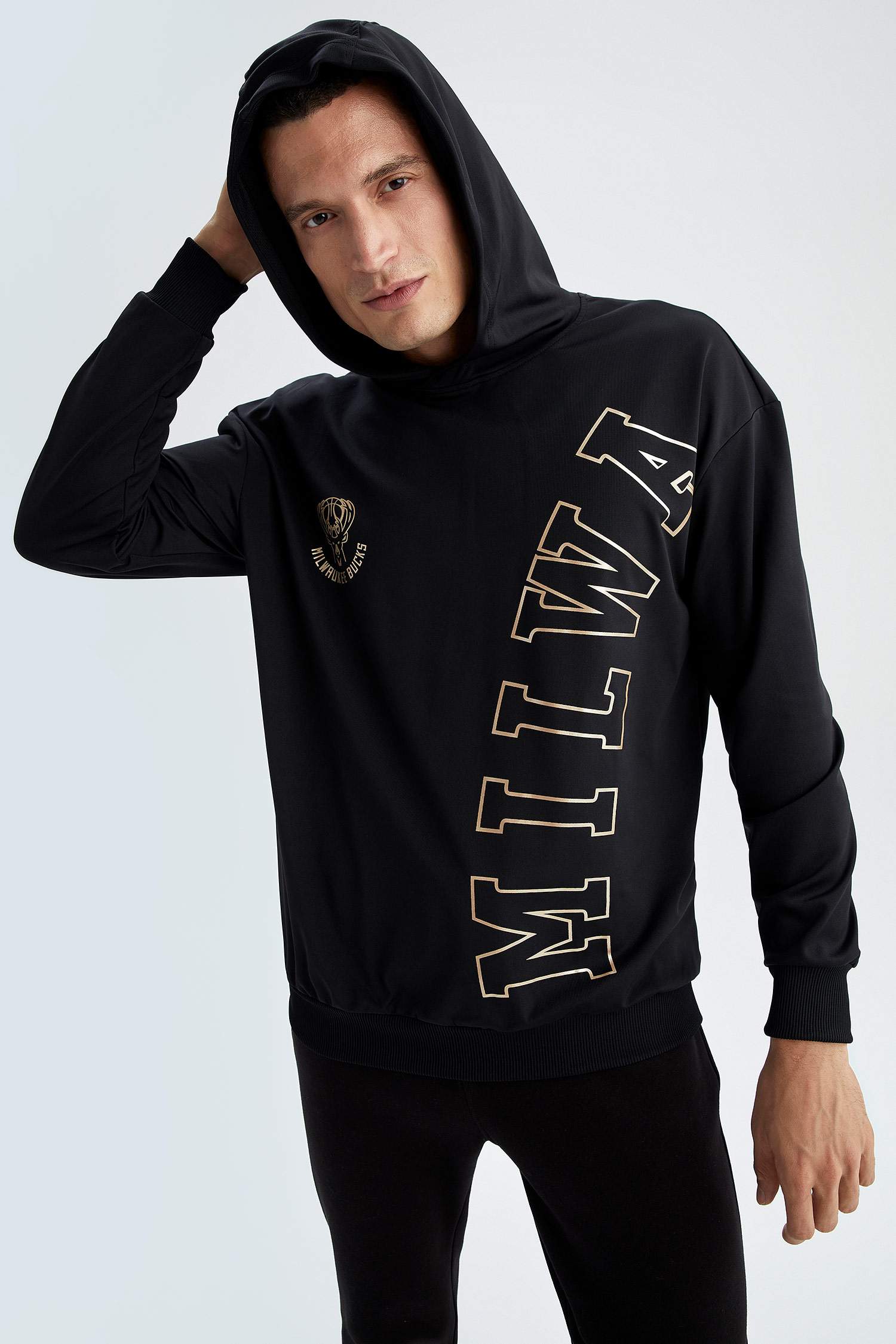 Defacto Fit NBA Milwaukee Bucks Lisanslı Comfort Fit Sweatshirt. 4 Defacto Fit NBA Milwaukee Bucks Lisanslı Comfort Fit Sweatshirt. 4