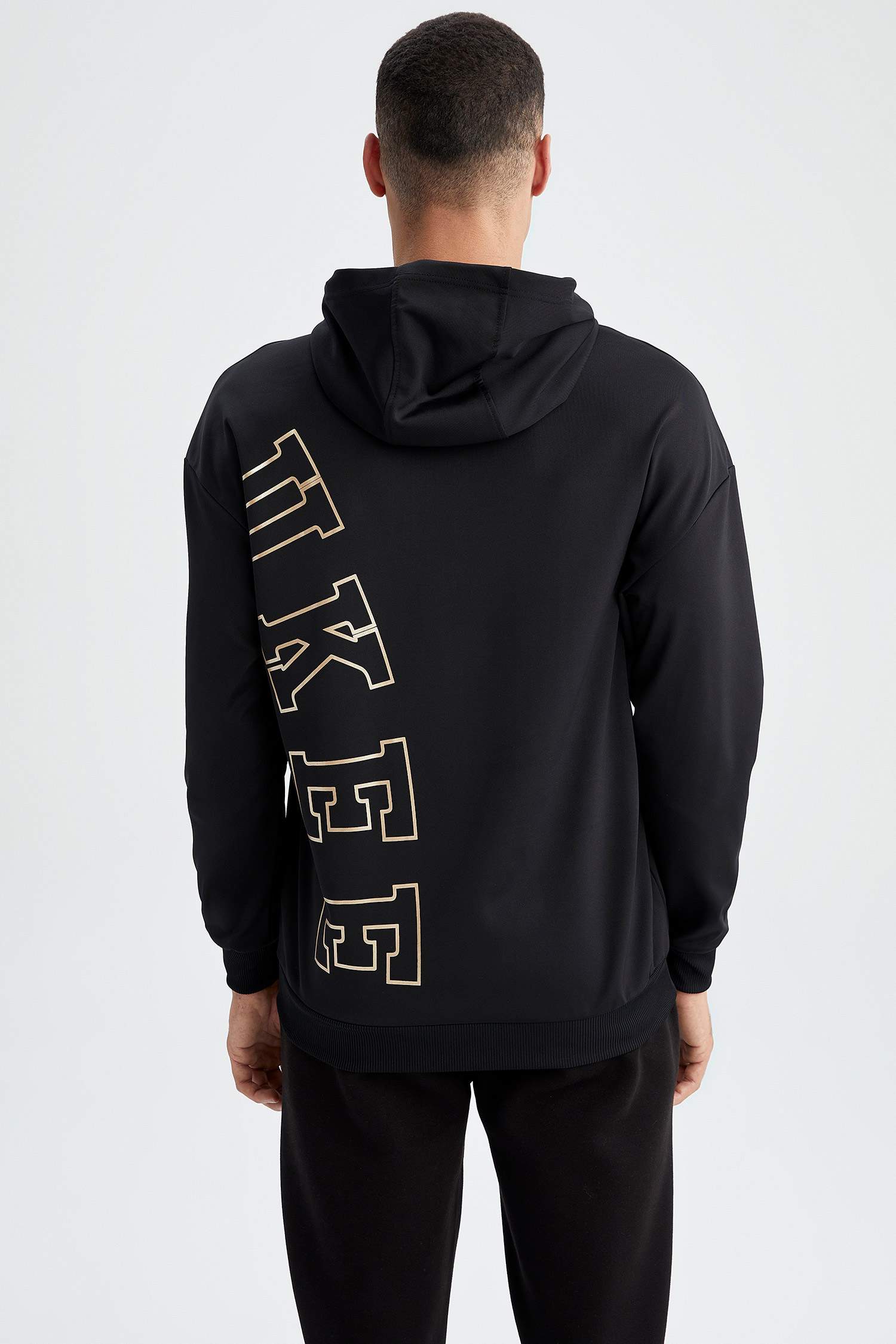 Defacto Fit NBA Milwaukee Bucks Lisanslı Comfort Fit Sweatshirt. 5 Defacto Fit NBA Milwaukee Bucks Lisanslı Comfort Fit Sweatshirt. 5