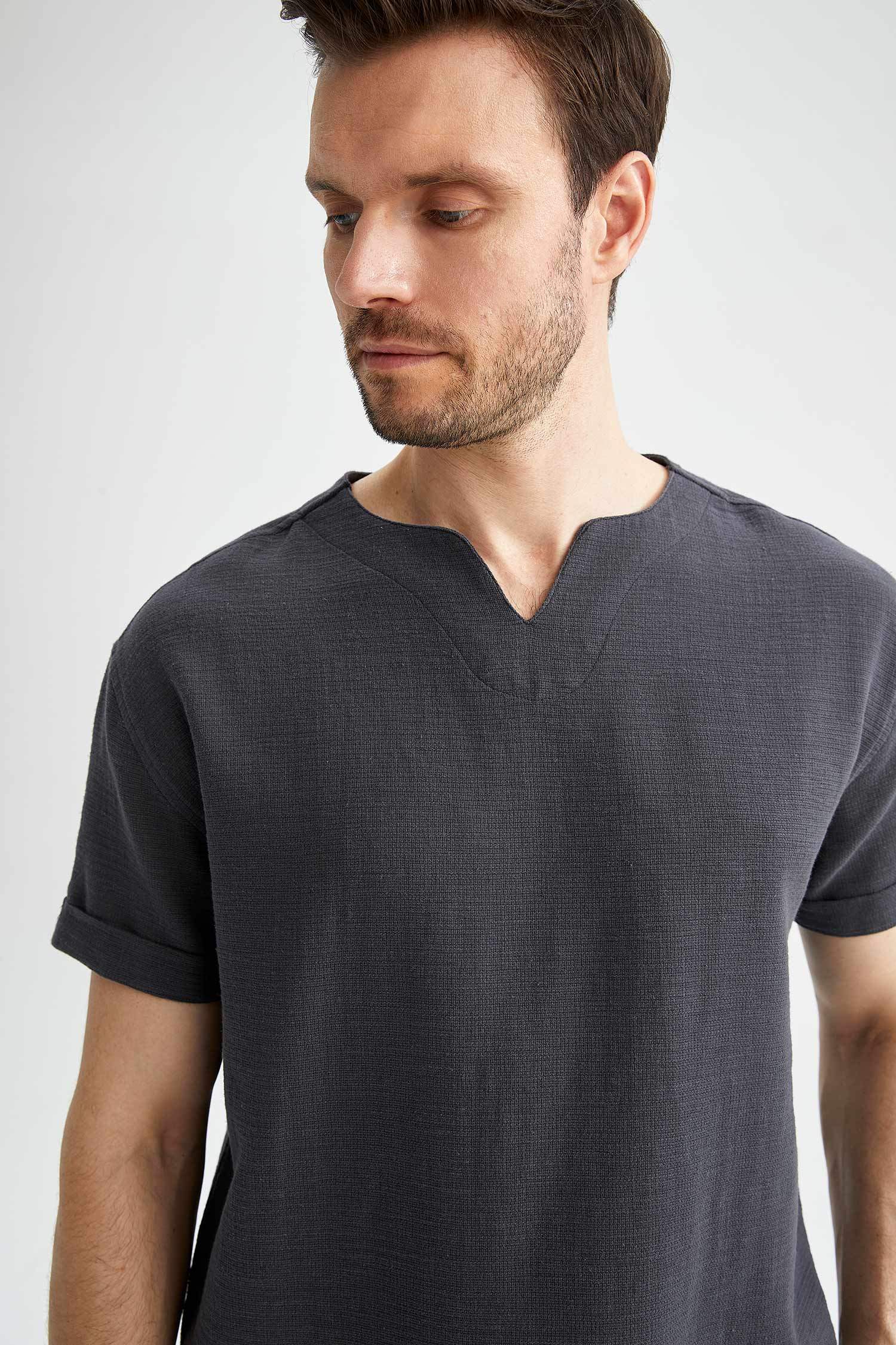Regular Fit V Yaka Kısa Kollu Gömlek