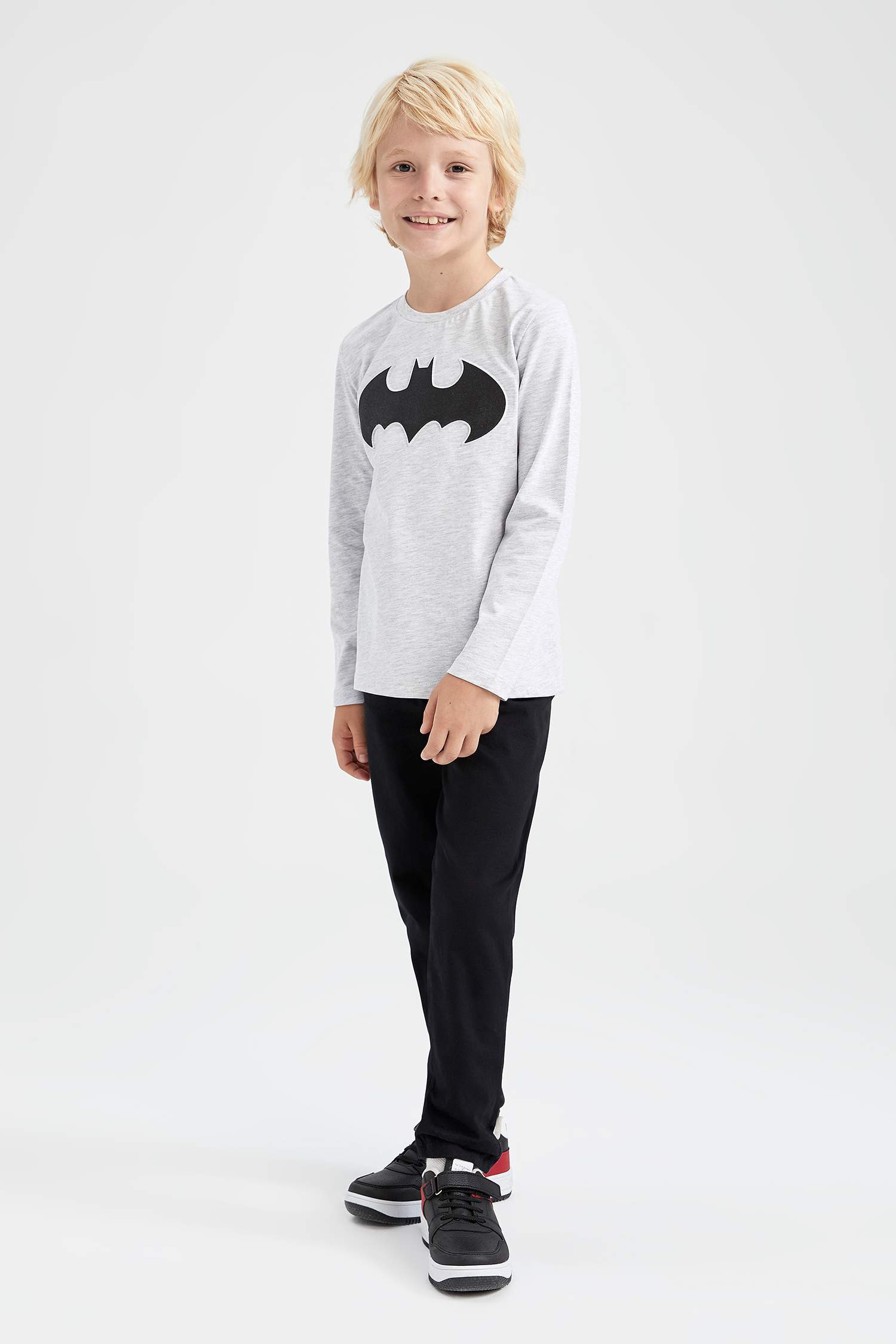 Defacto Erkek Çocuk Batman Bisiklet Yaka Uzun Kollu Tişört. 2 Defacto Erkek Çocuk Batman Bisiklet Yaka Uzun Kollu Tişört. 2