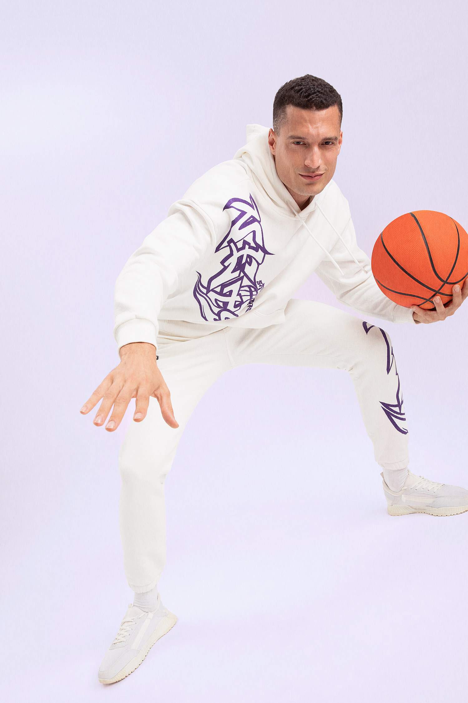 Defacto Fit Slim Fit NBA Brooklyn Nets Eşofman Altı. 2 Defacto Fit Slim Fit NBA Brooklyn Nets Eşofman Altı. 2