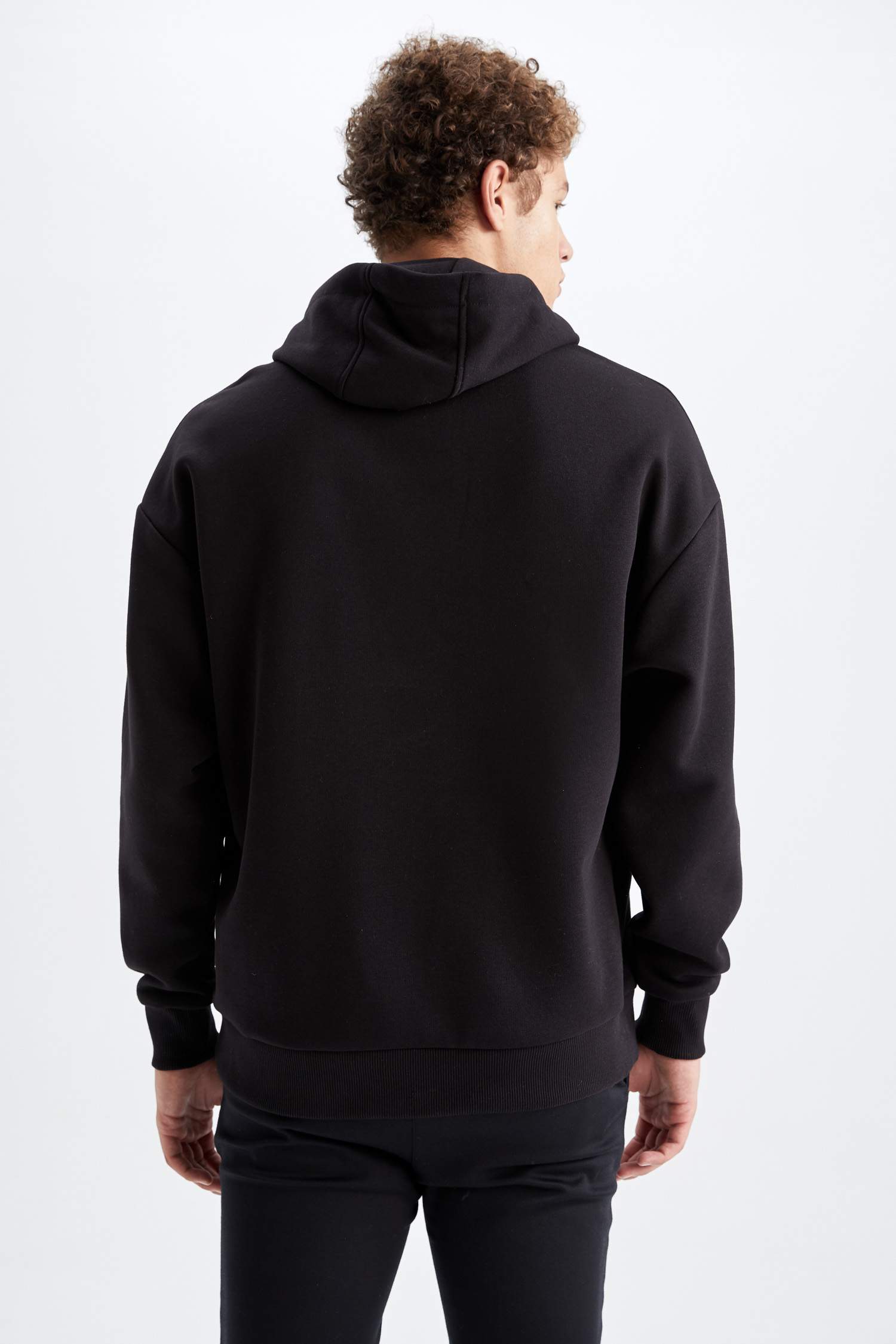 Defacto Batman Oversize Fit Kapüşonlu İçi Yumuşak Tüylü Sweatshirt. 5 Defacto Batman Oversize Fit Kapüşonlu İçi Yumuşak Tüylü Sweatshirt. 5
