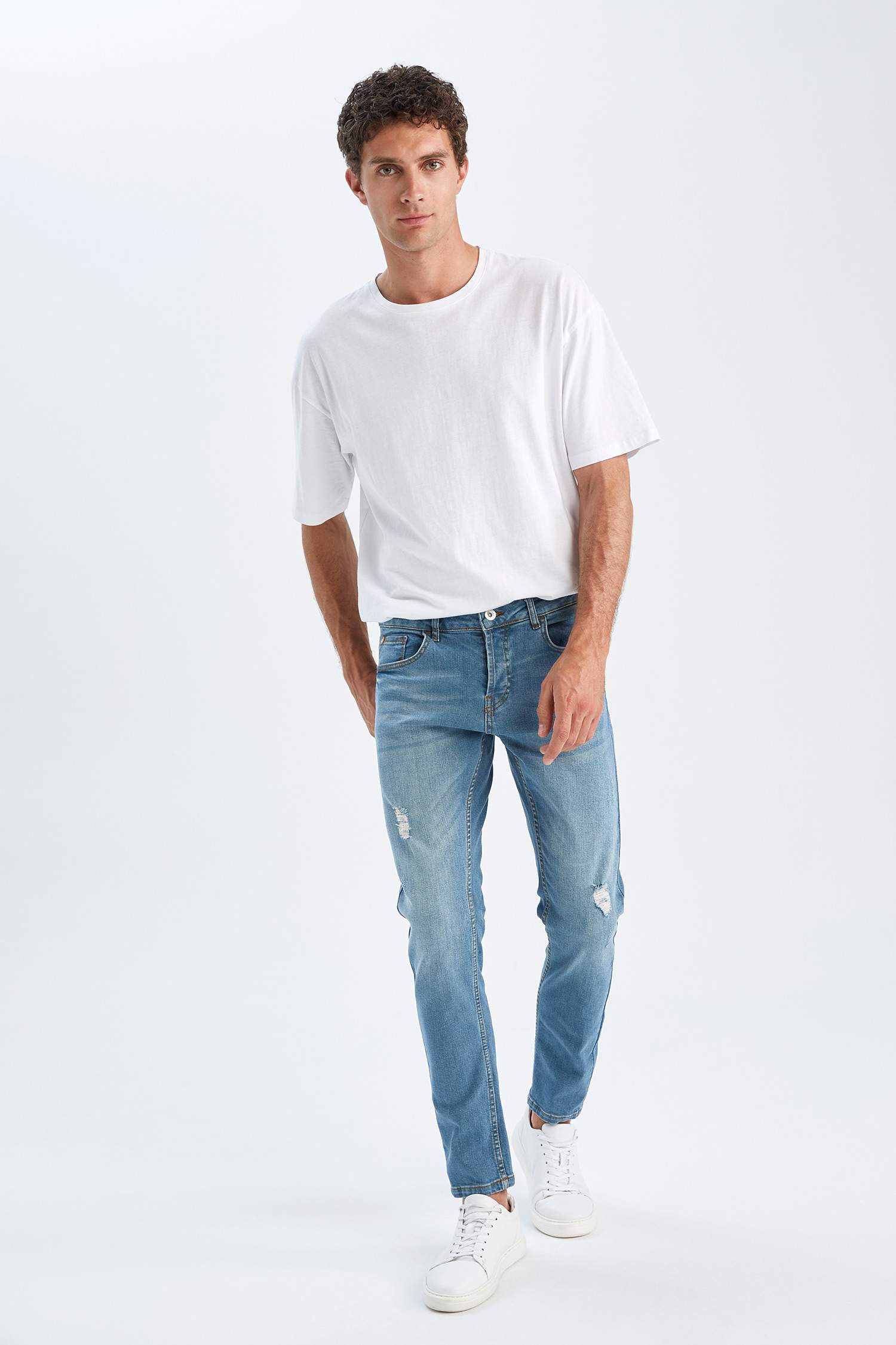 Slim Comfort Fit Yırtık Detaylı Jean Pantolon