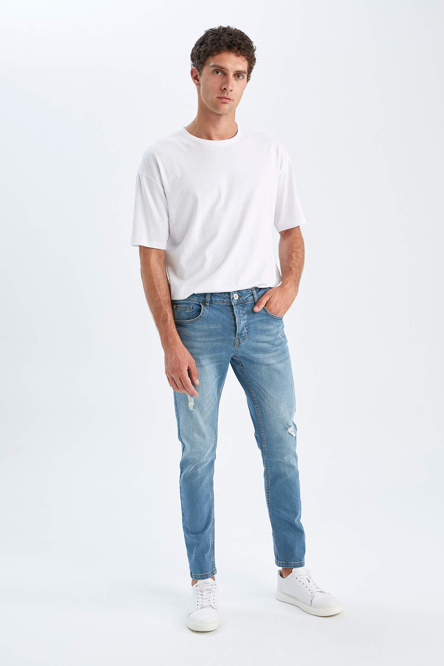 Slim Comfort Fit Yırtık Detaylı Jean Pantolon