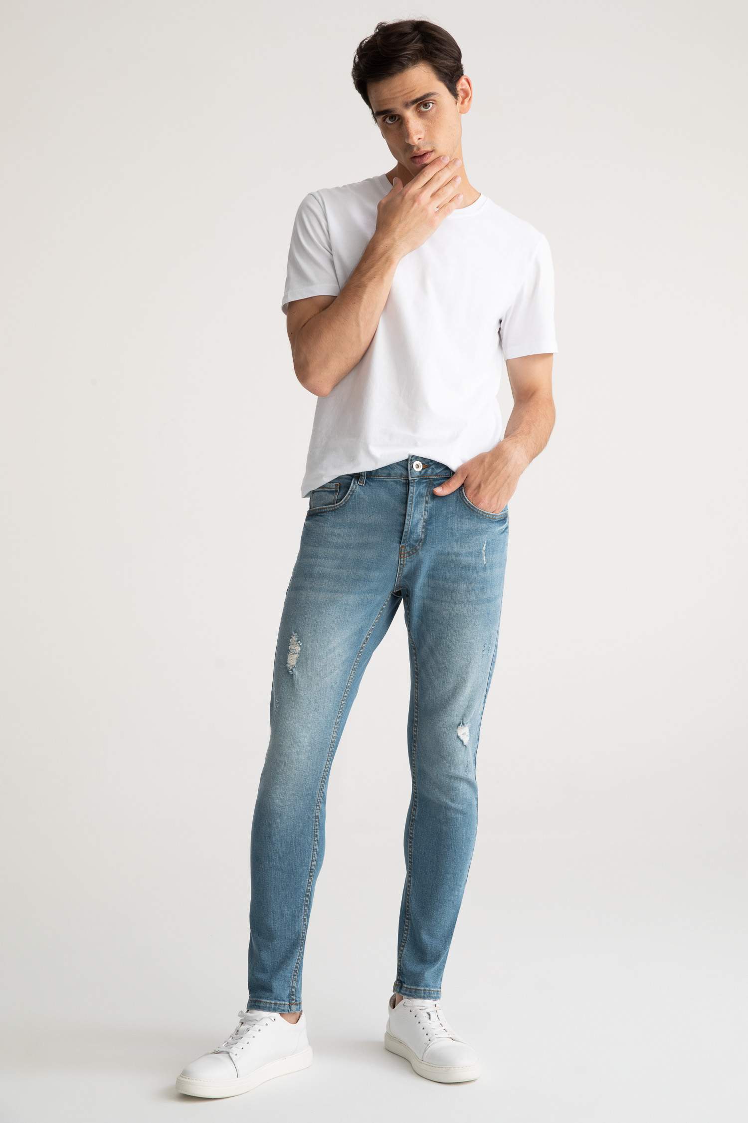 Slim Comfort Fit Yırtık Detaylı Jean Pantolon