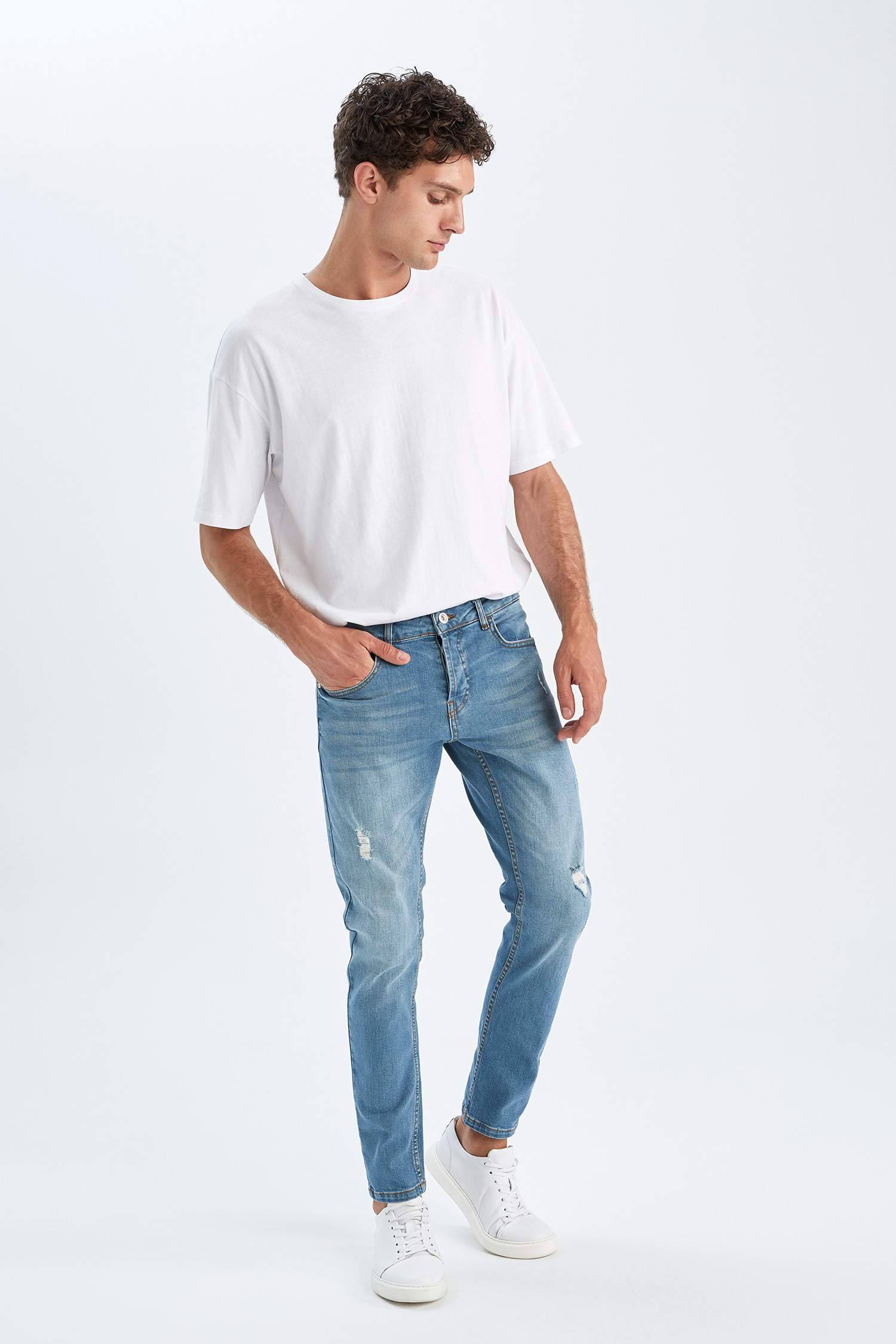 Slim Comfort Fit Yırtık Detaylı Jean Pantolon