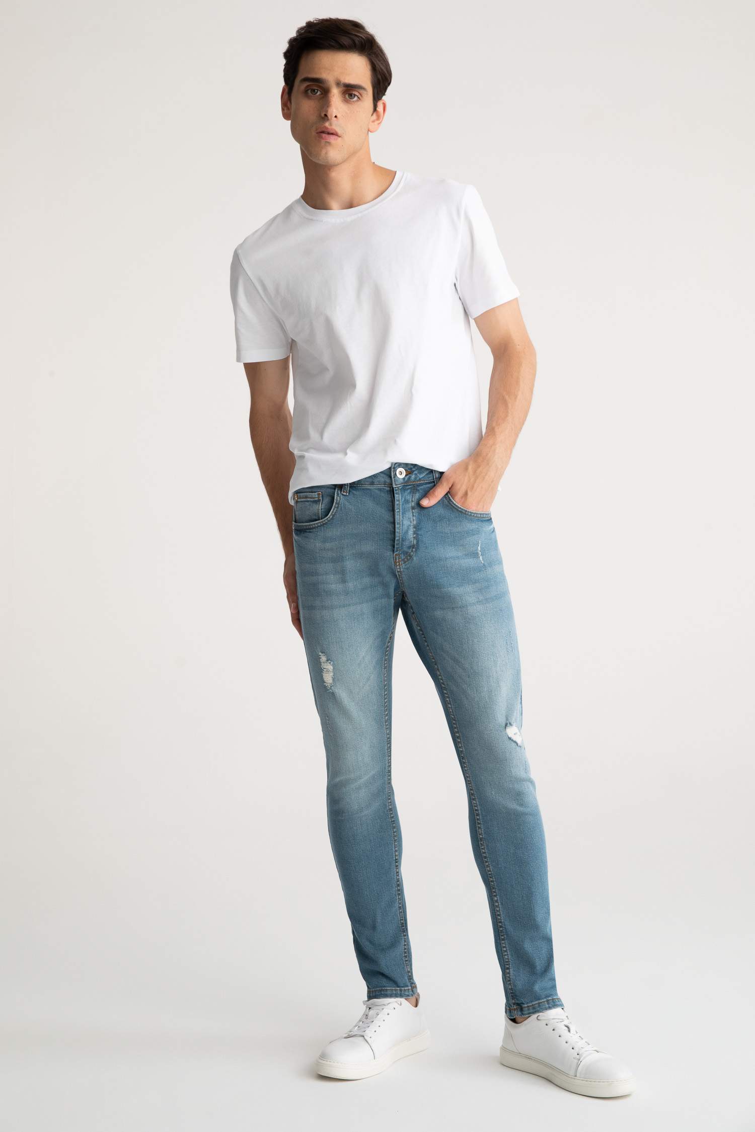 Slim Comfort Fit Yırtık Detaylı Jean Pantolon