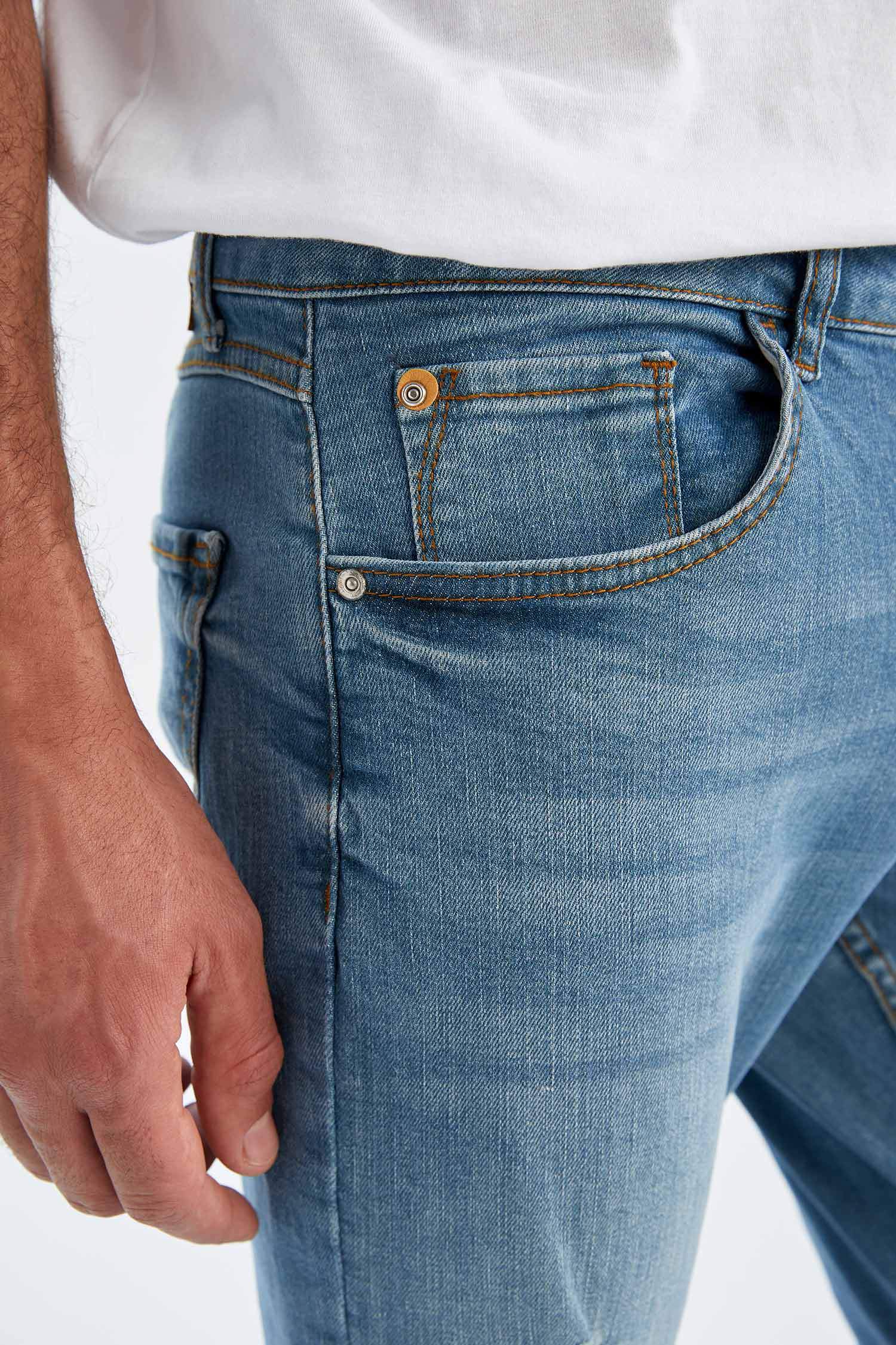 Slim Comfort Fit Yırtık Detaylı Jean Pantolon