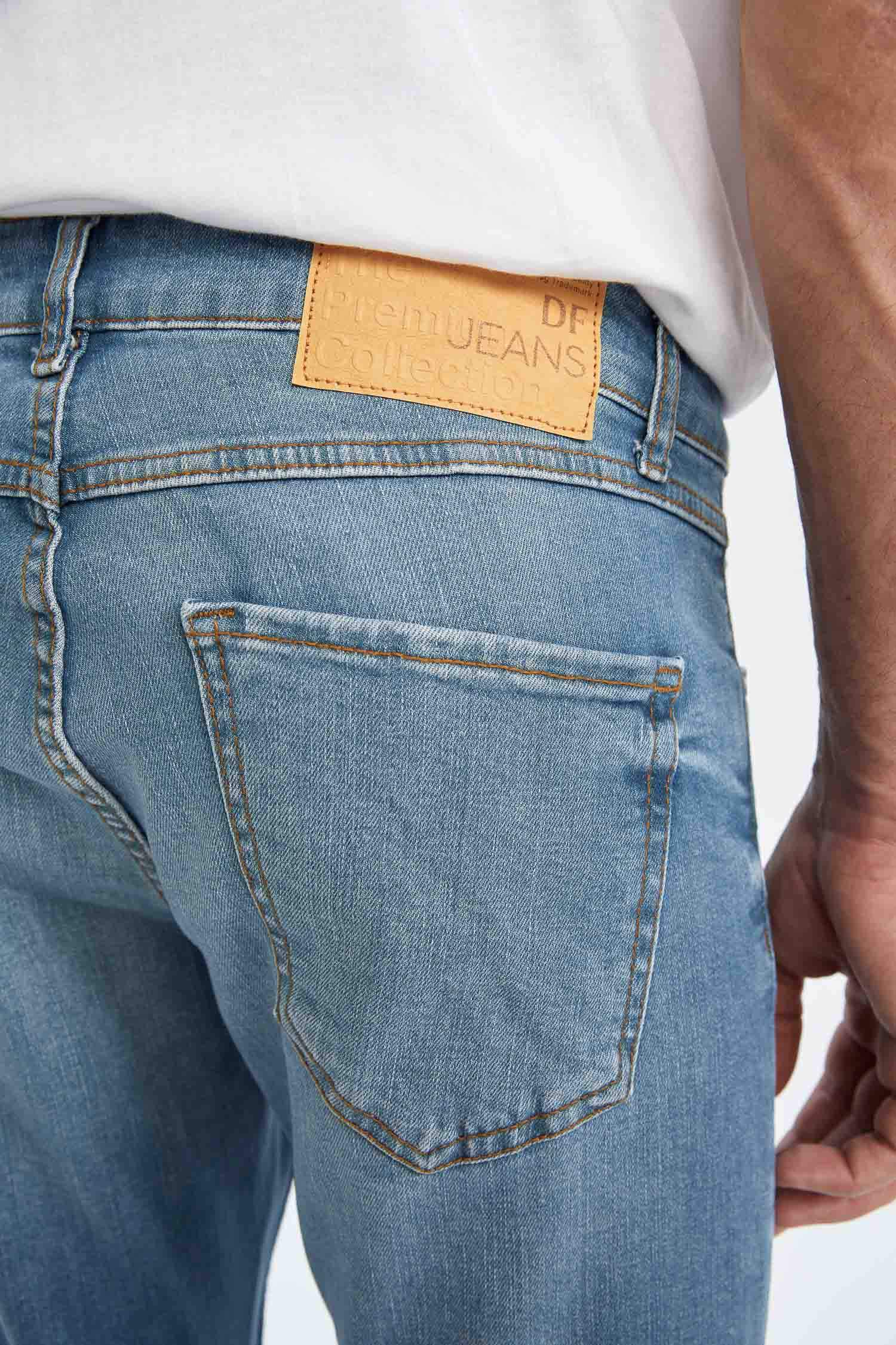 Slim Comfort Fit Yırtık Detaylı Jean Pantolon