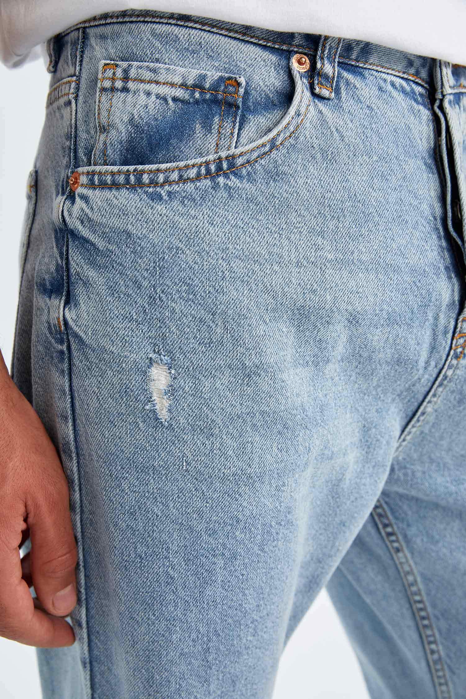 Loose Fit Normal Bel Kısa Paça Yırtık Detaylı Jean Pantolon