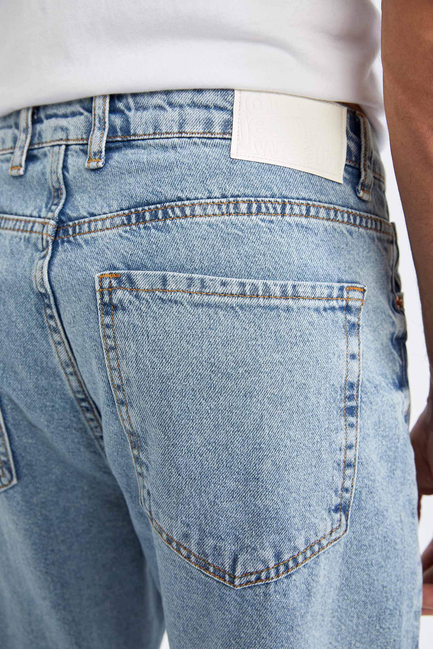 Loose Fit Normal Bel Kısa Paça Yırtık Detaylı Jean Pantolon