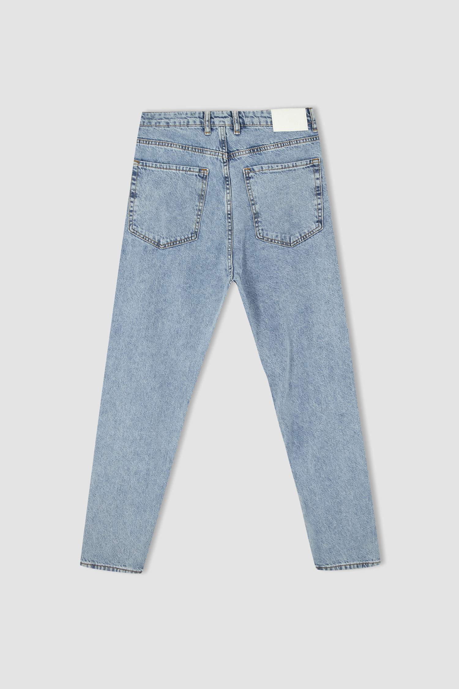 Loose Fit Normal Bel Kısa Paça Yırtık Detaylı Jean Pantolon