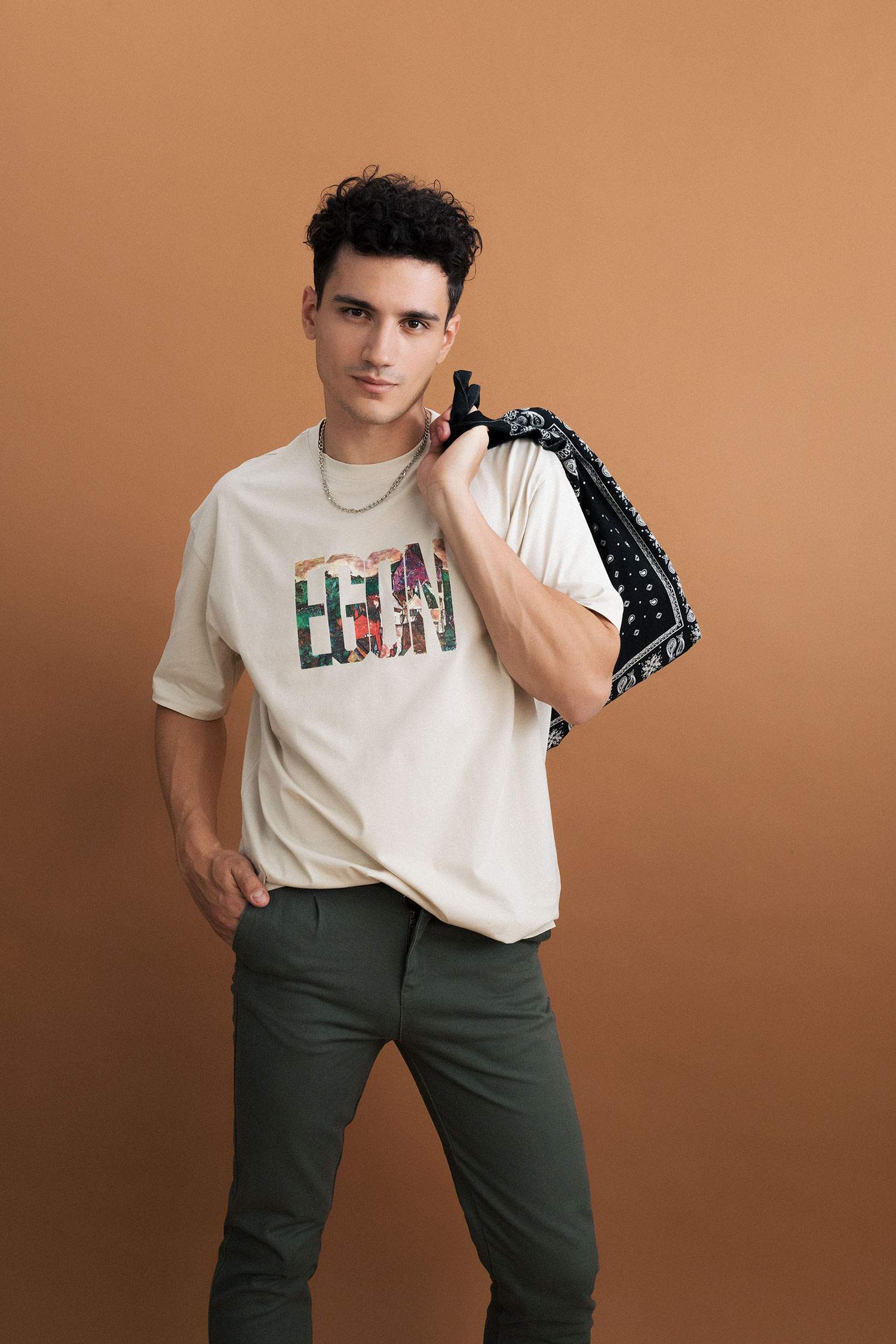 Oversize Fit Bisiklet Yaka Sırt Baskılı Kısa Kollu Tişört