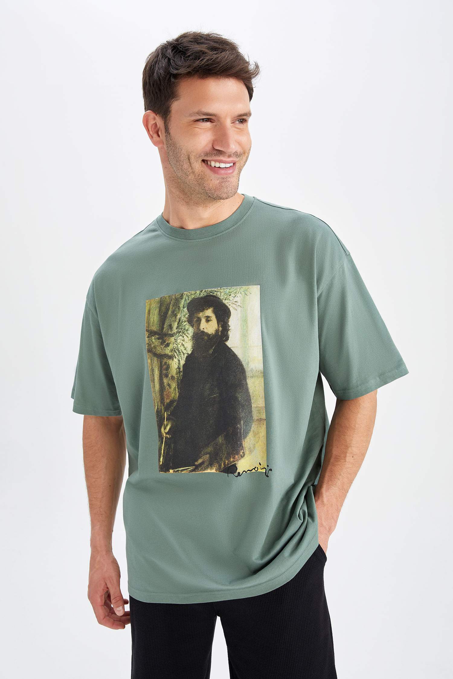 Claude Monet Lisanslı Oversize Fit Bisiklet Yaka Sırt Baskılı Tişört