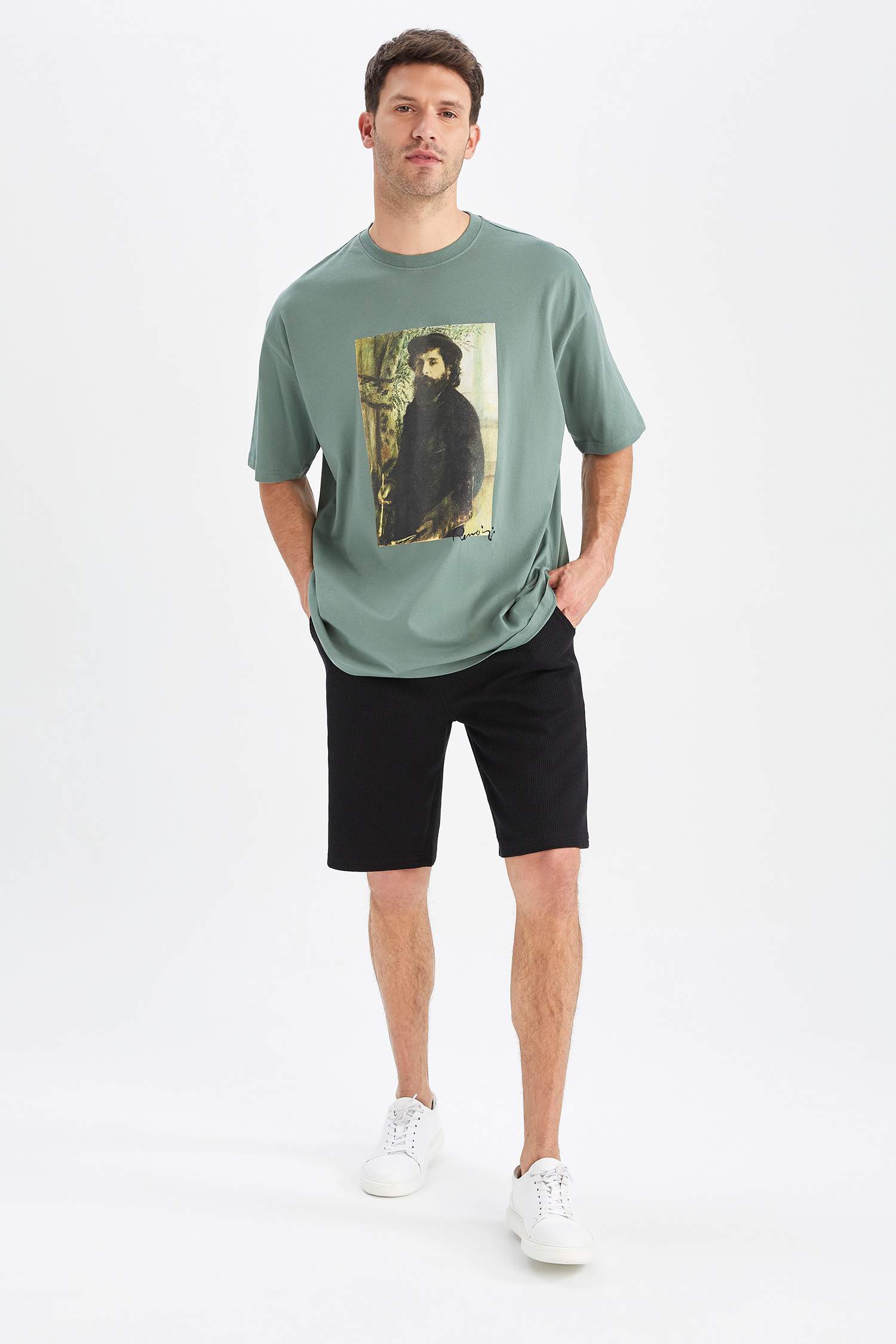 Claude Monet Lisanslı Oversize Fit Bisiklet Yaka Sırt Baskılı Tişört