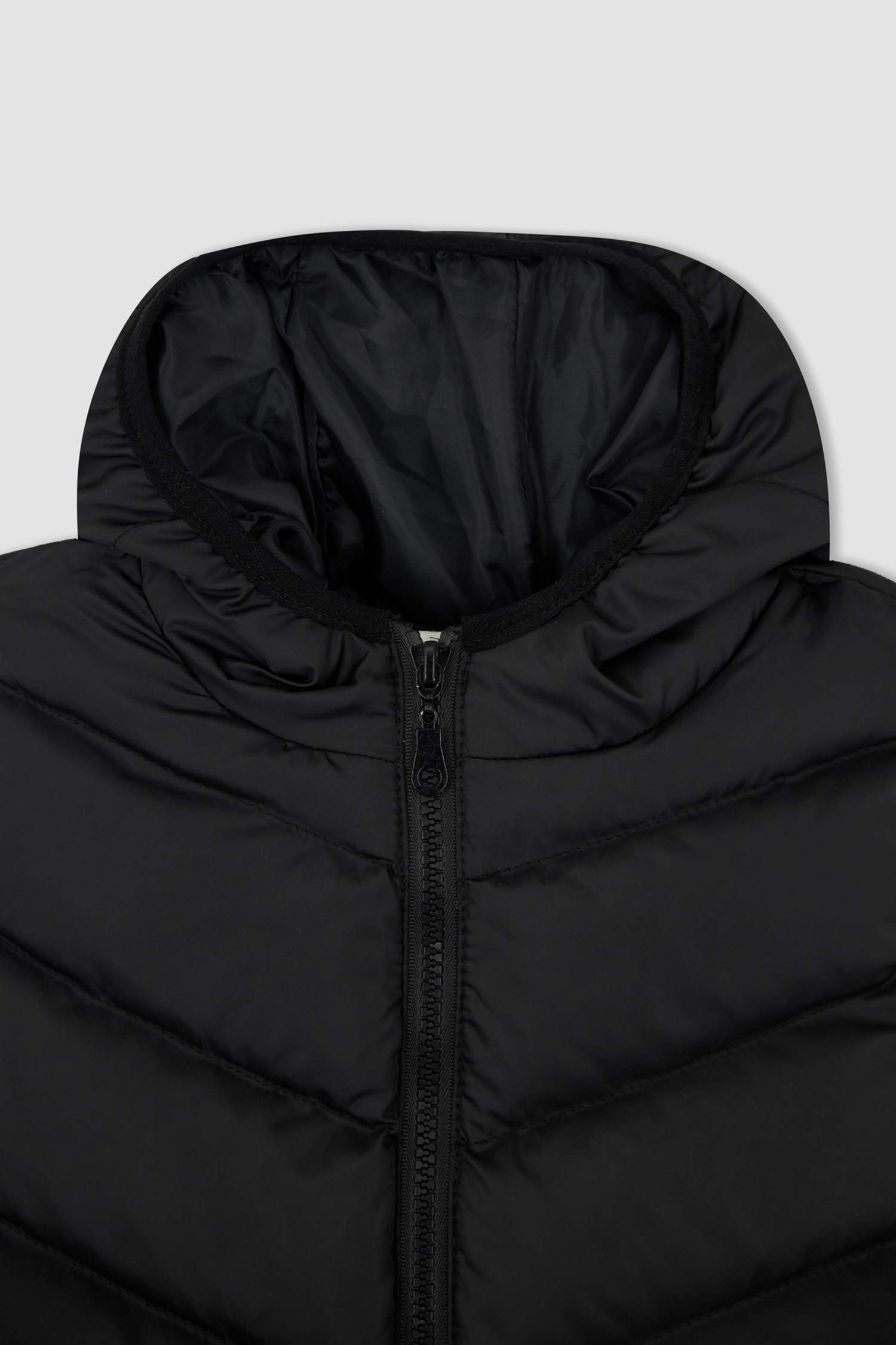 Erkek Çocuk Regular Fit Kapüşonlu Mevsimlik Şişme Yelek