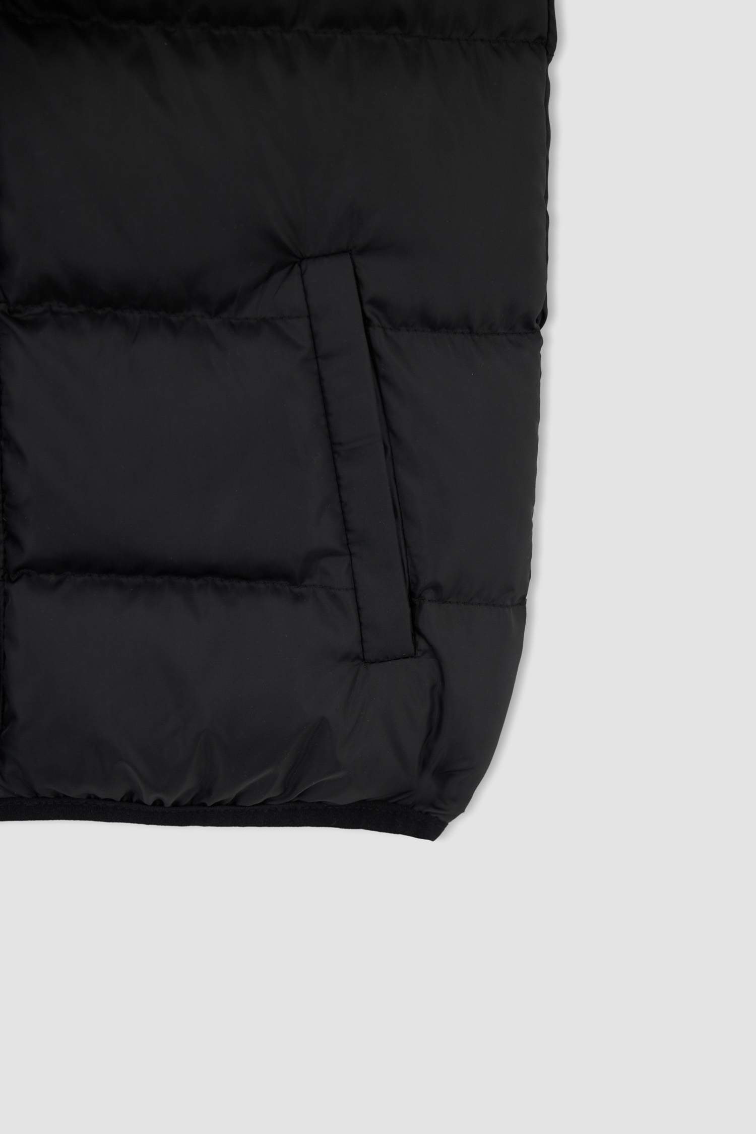Erkek Çocuk Regular Fit Kapüşonlu Mevsimlik Şişme Yelek
