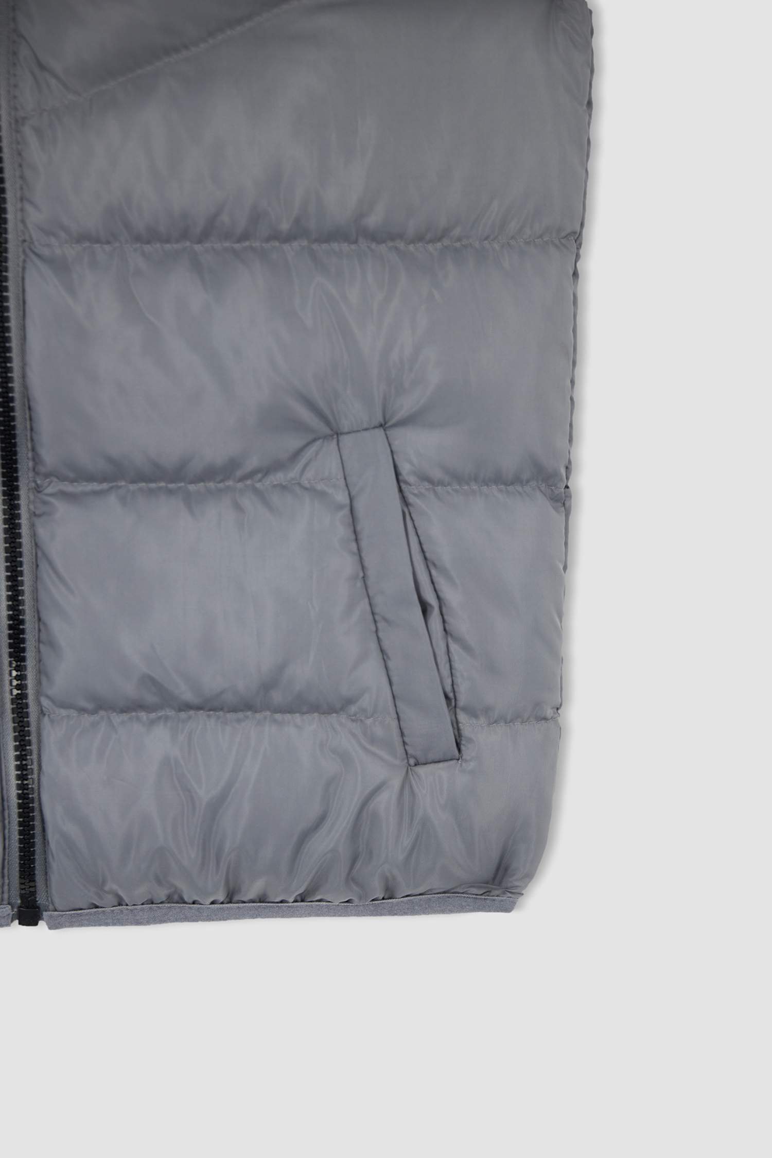 Erkek Çocuk Regular Fit Kapüşonlu Mevsimlik Şişme Yelek
