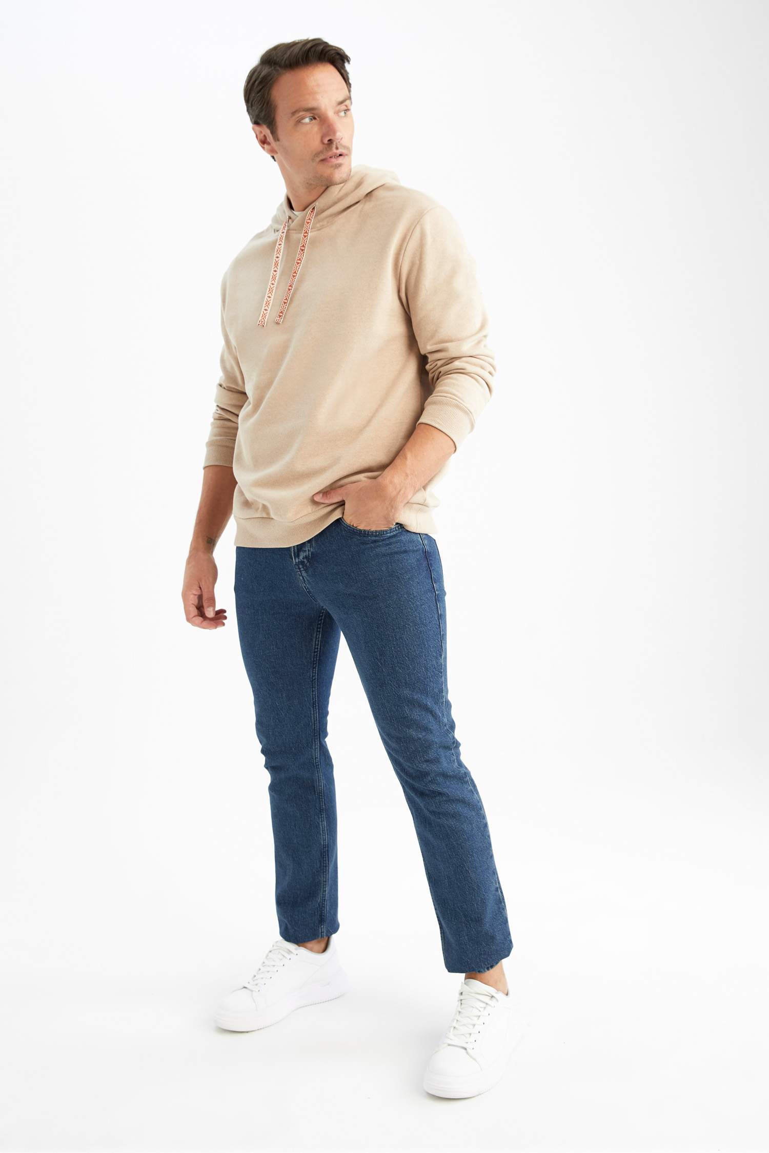 Defacto Relax Fit Kapüşonlu İçi Yumuşak Tüylü Geri Dönüşümlü Sweatshirt. 6 Defacto Relax Fit Kapüşonlu İçi Yumuşak Tüylü Geri Dönüşümlü Sweatshirt. 6