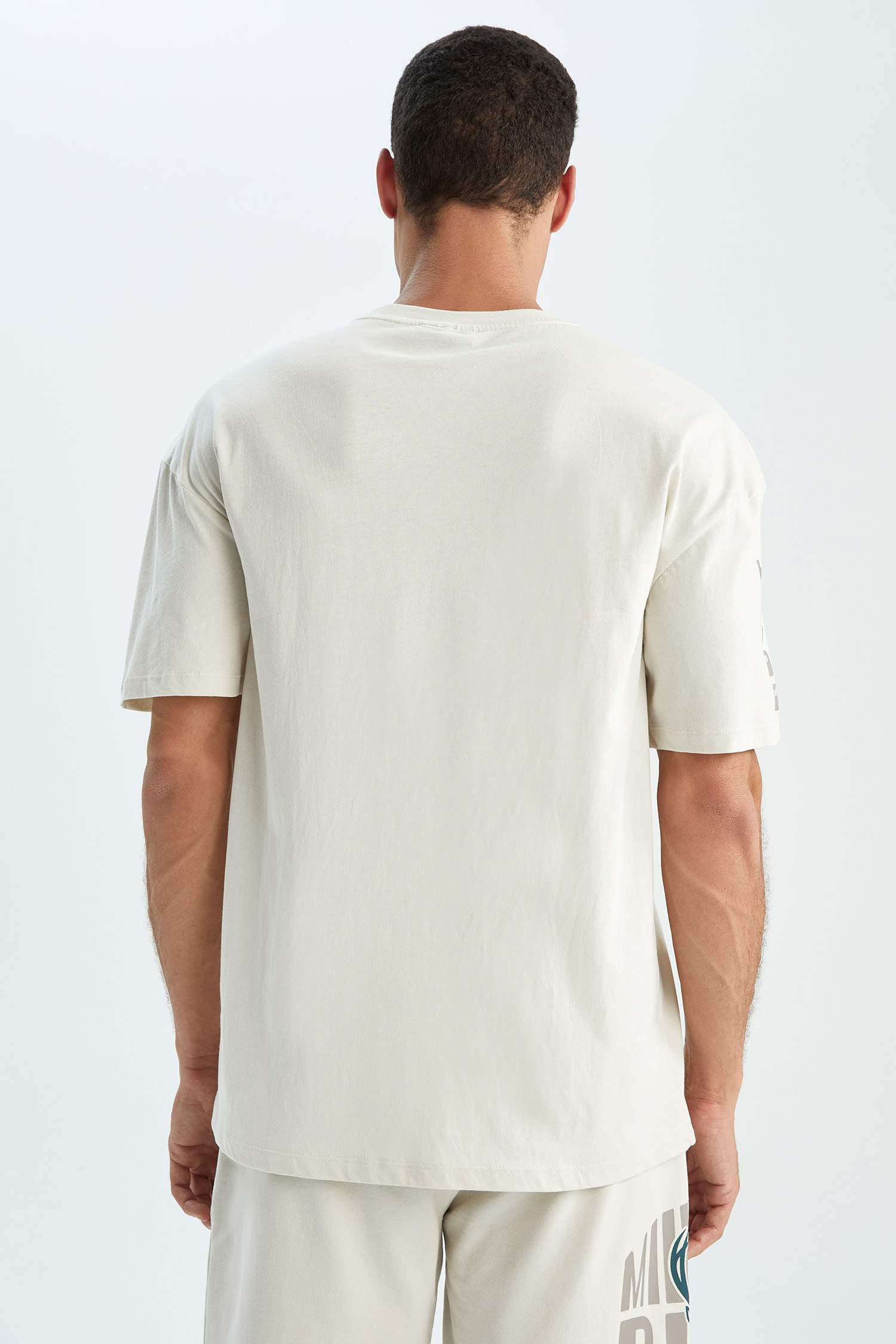 Defacto Fit NBA Milwaukee Bucks Comfort Fit Tişört. 6 Defacto Fit NBA Milwaukee Bucks Comfort Fit Tişört. 6