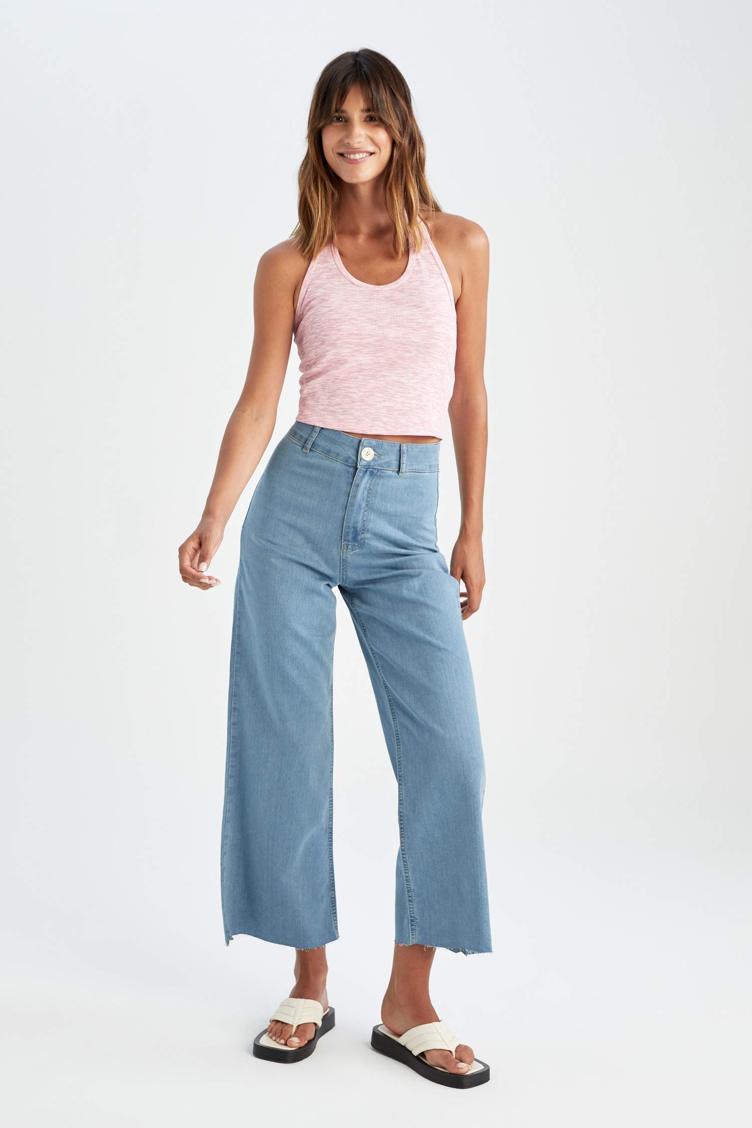 Defacto Culotte Fit Yüksek Bel Paça Ucu Kesik Jean Pantolon. 4 Defacto Culotte Fit Yüksek Bel Paça Ucu Kesik Jean Pantolon. 4