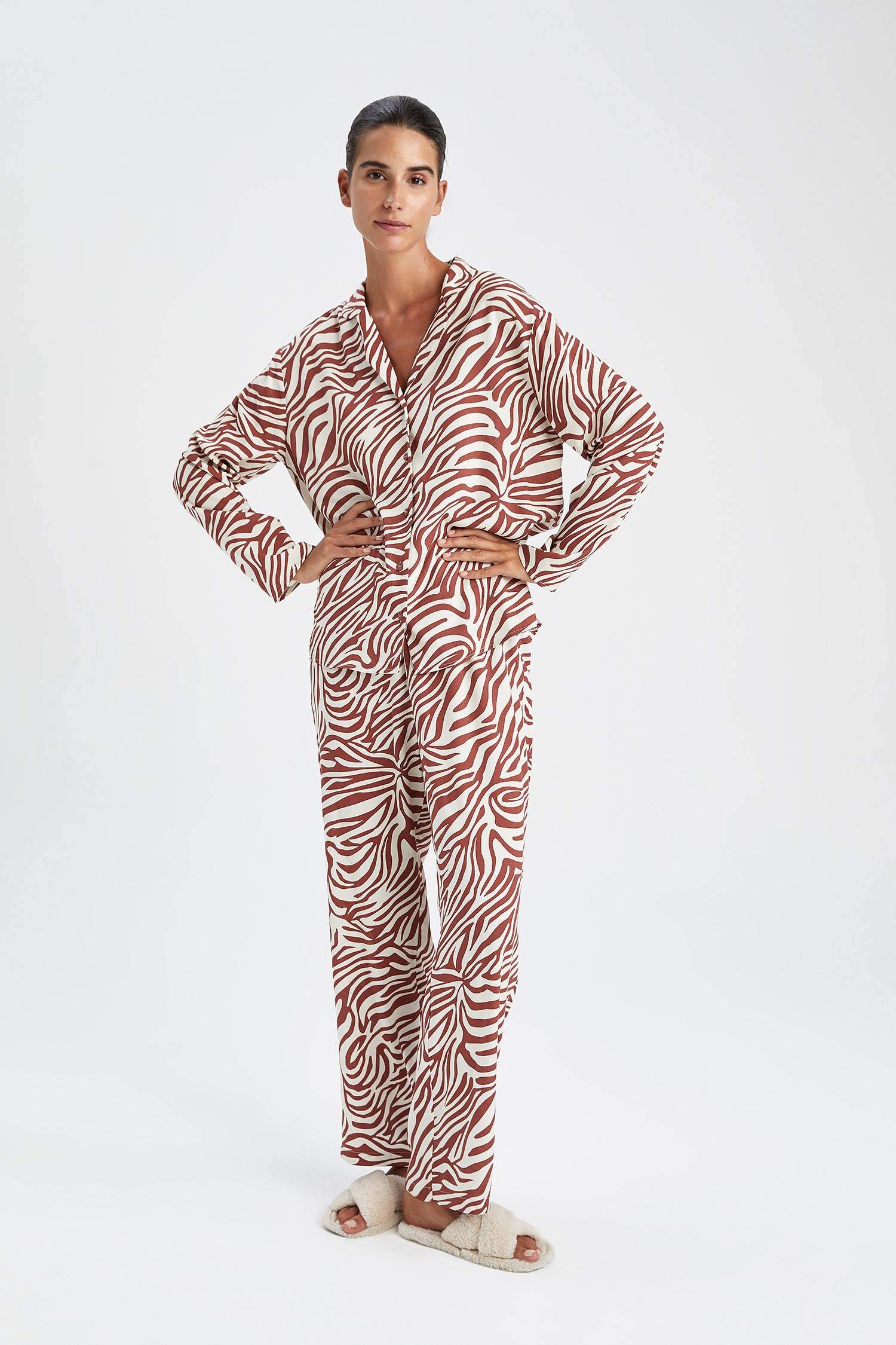 Defacto Fall In Love Regular Fit Pijama Yaka Desenli Pijama Üstü. 2 Defacto Fall In Love Regular Fit Pijama Yaka Desenli Pijama Üstü. 2