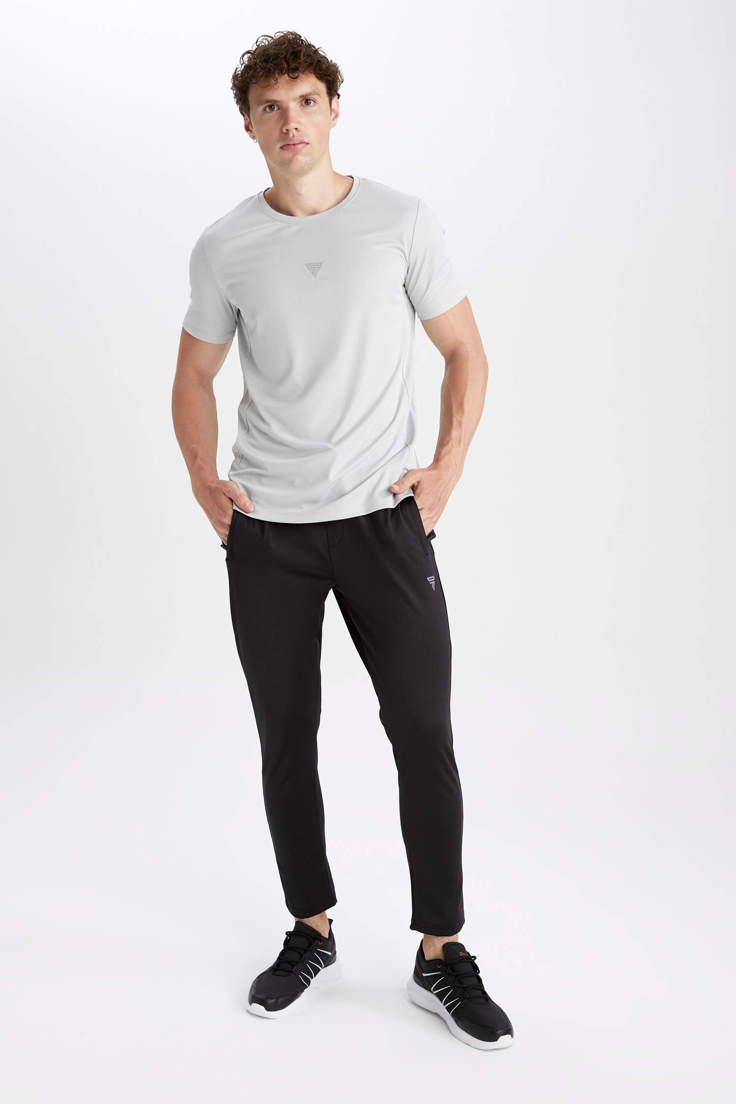 Defacto Fit Slim Fit Sporcu Jogger Eşofman Altı. 2 Defacto Fit Slim Fit Sporcu Jogger Eşofman Altı. 2