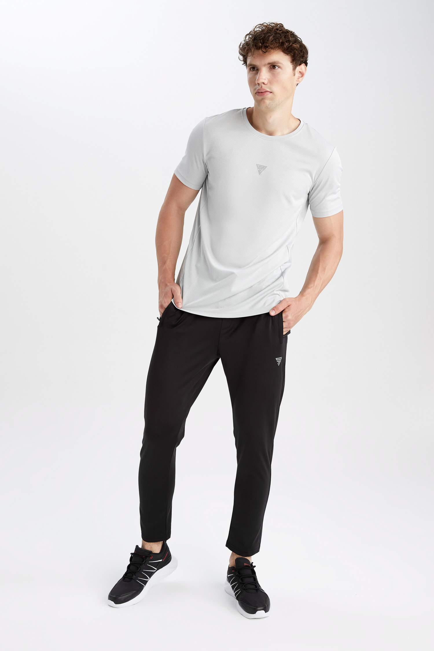 Defacto Fit Slim Fit Sporcu Jogger Eşofman Altı. 3 Defacto Fit Slim Fit Sporcu Jogger Eşofman Altı. 3