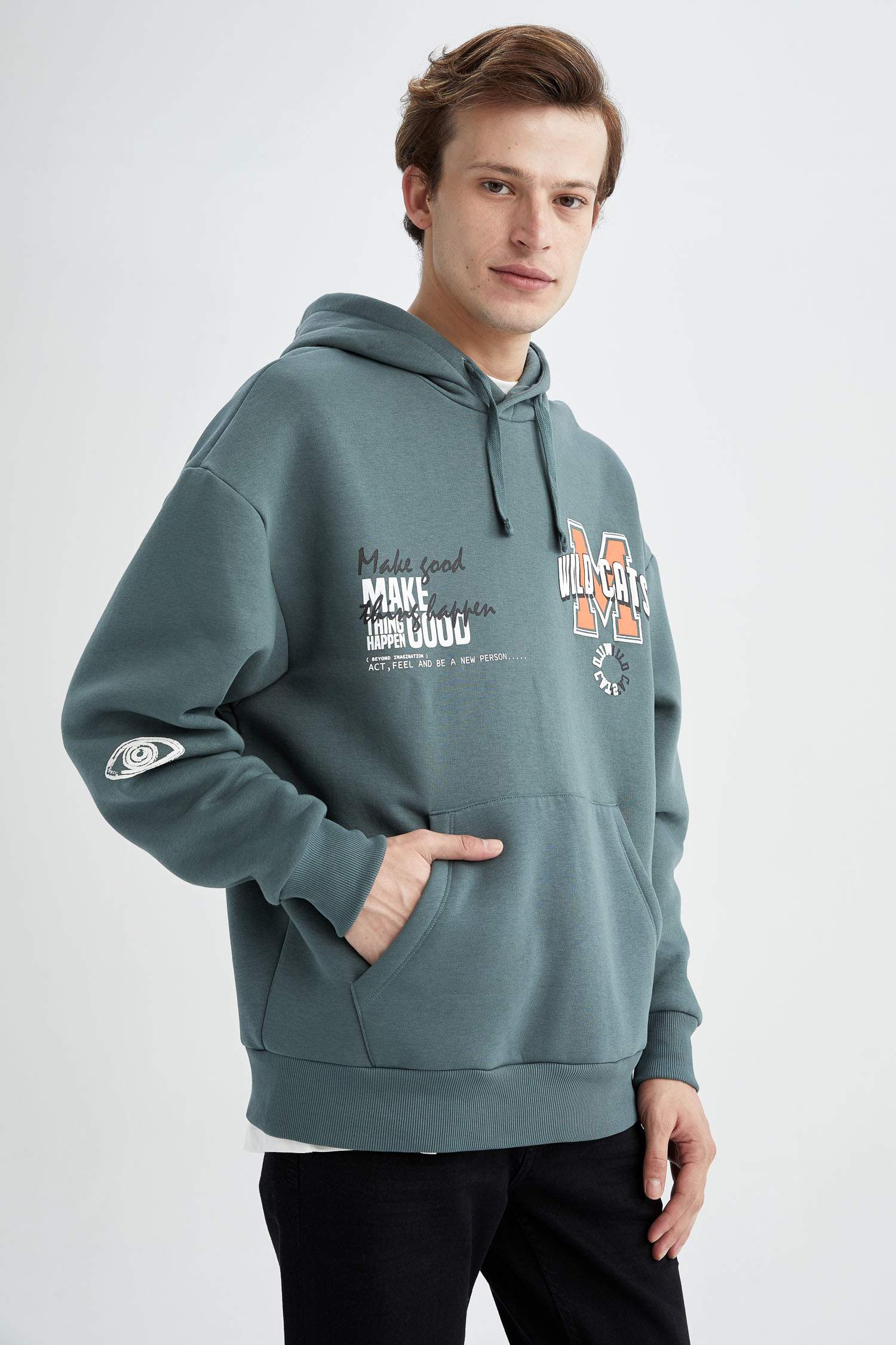 Defacto Oversize Fit Kapüşonlu İçi Yumuşak Tüylü Sweatshirt. 3 Defacto Oversize Fit Kapüşonlu İçi Yumuşak Tüylü Sweatshirt. 3