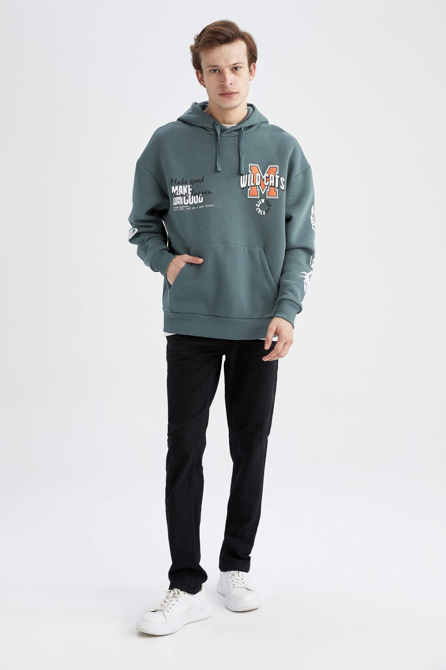 Defacto Oversize Fit Kapüşonlu İçi Yumuşak Tüylü Sweatshirt. 4 Defacto Oversize Fit Kapüşonlu İçi Yumuşak Tüylü Sweatshirt. 4