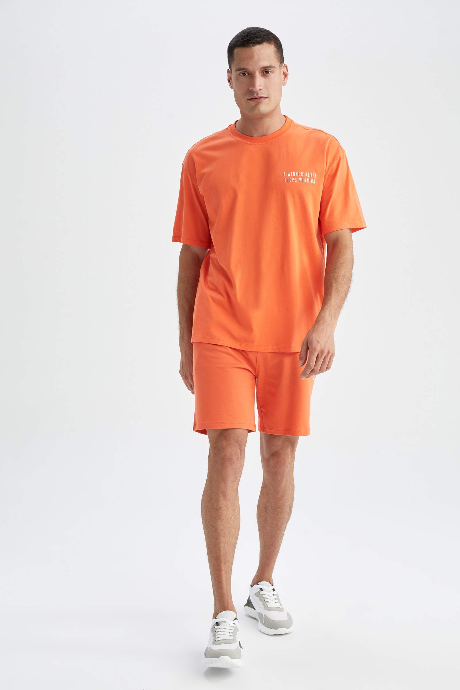 Defacto Fit Slim Fit Şort. 2 Defacto Fit Slim Fit Şort. 2