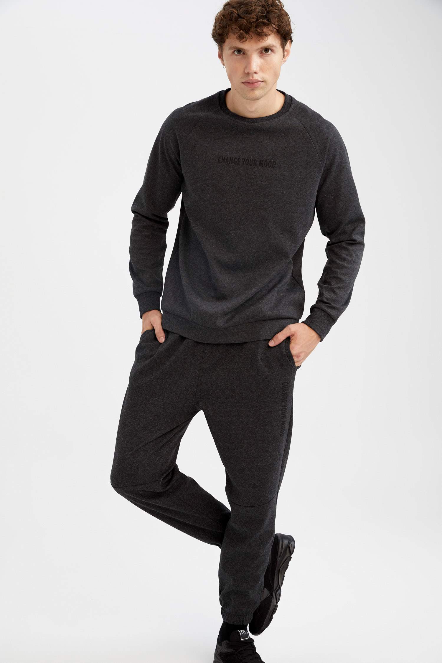 Defacto Fit Standart Fit Bisiklet Yaka Geri Dönüşümlü Sweatshirt. 2 Defacto Fit Standart Fit Bisiklet Yaka Geri Dönüşümlü Sweatshirt. 2