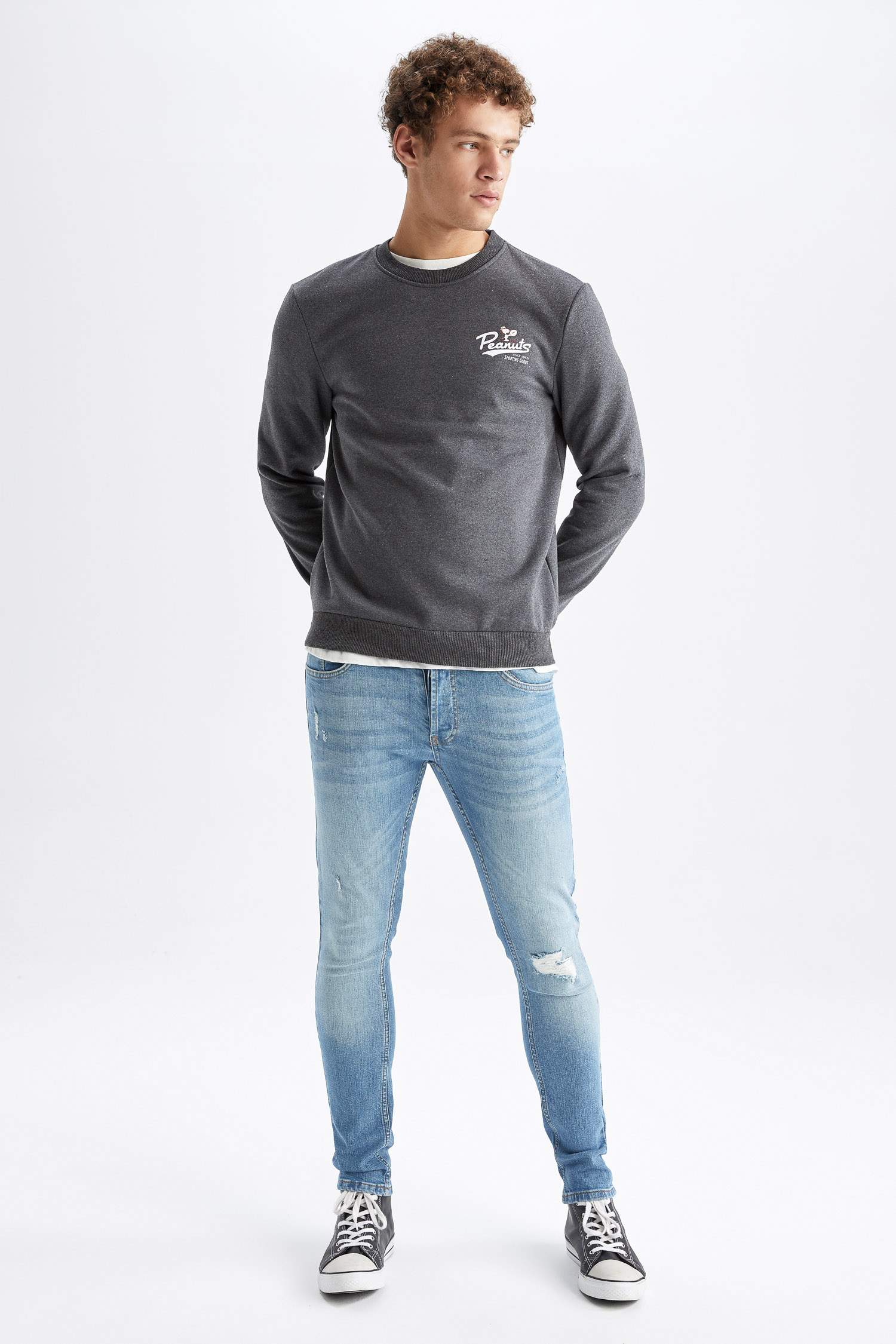 Defacto Snoopy Slim Fit Bisiklet Yaka Geri Dönüşümlü İçi Yumuşak Tüylü Sweatshirt. 2 Defacto Snoopy Slim Fit Bisiklet Yaka Geri Dönüşümlü İçi Yumuşak Tüylü Sweatshirt. 2